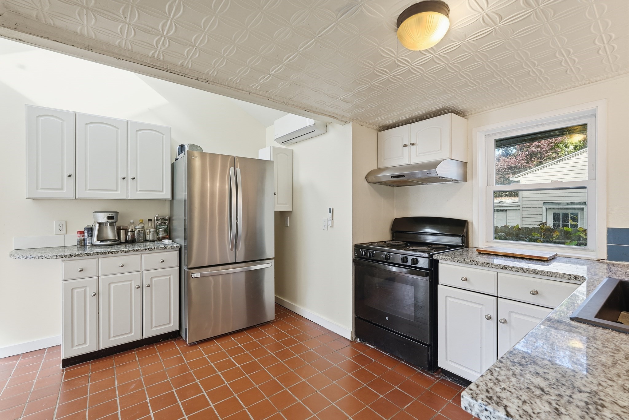 429 Pleasant St, Holyoke, MA 01040 - Image 17