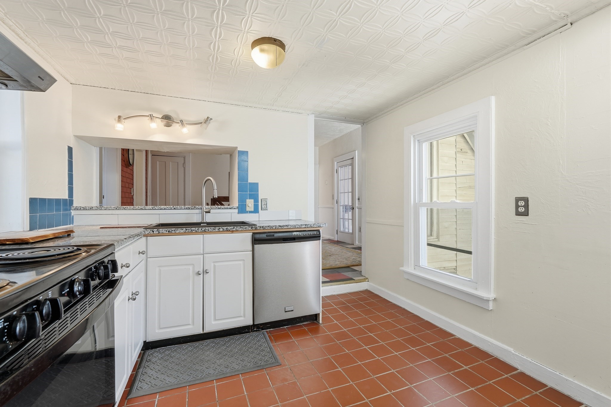 429 Pleasant St, Holyoke, MA 01040 - Image 20