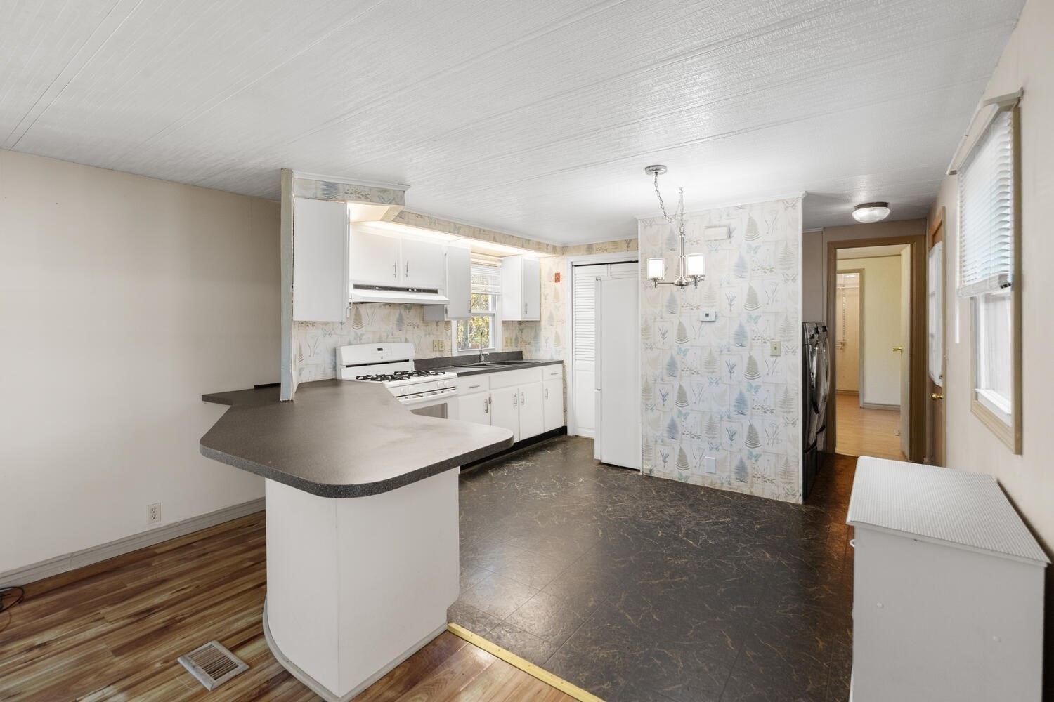 251 Newbury Street Unit 23, Peabody, MA 01960 - Image 9