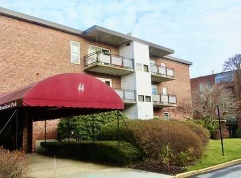 44 Broadlawn Park Unit 22A, West Roxbury, Boston, MA 02467 - Image 2