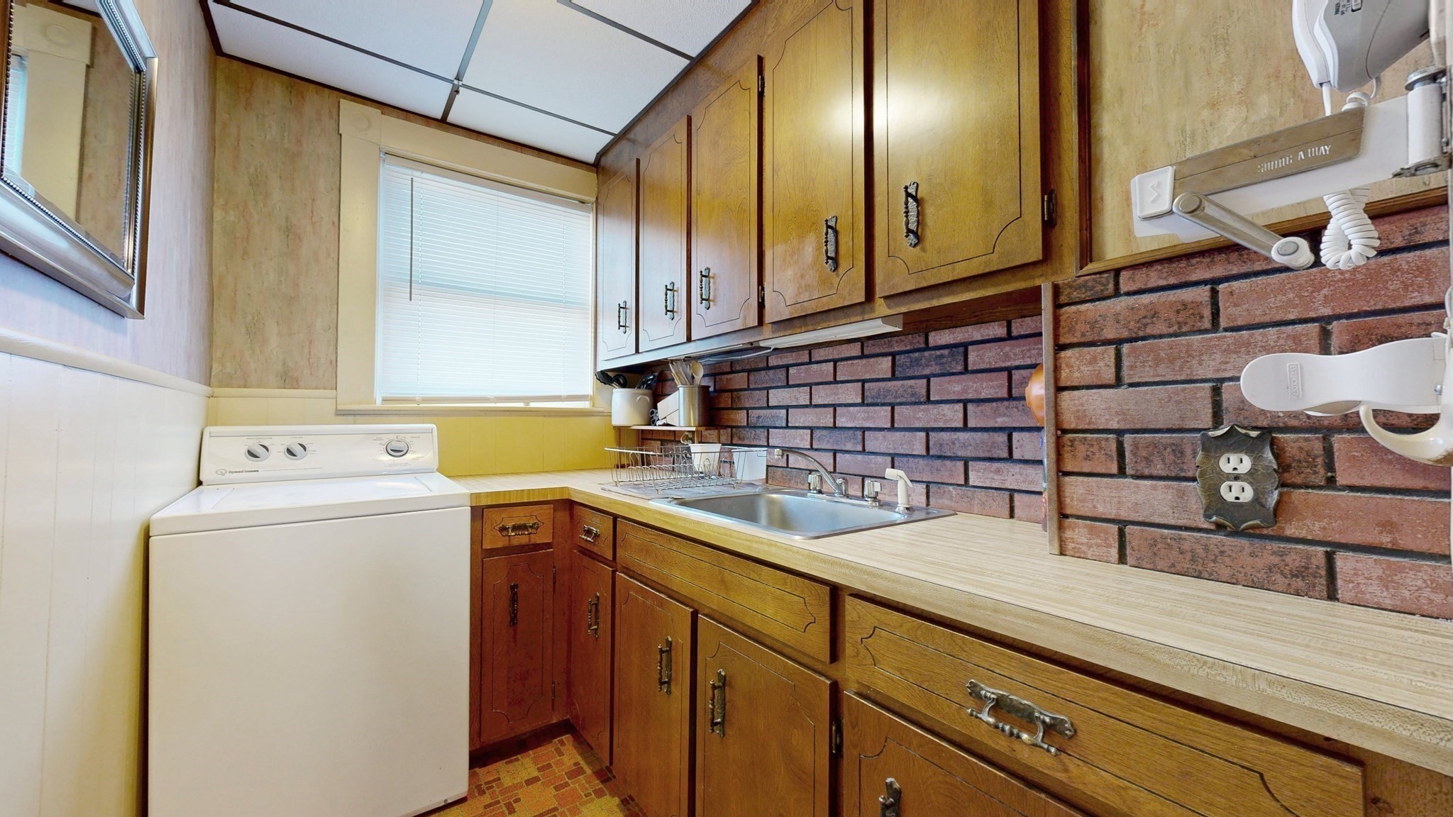 246 Shaw St, Lowell, MA 01851 - Image 12