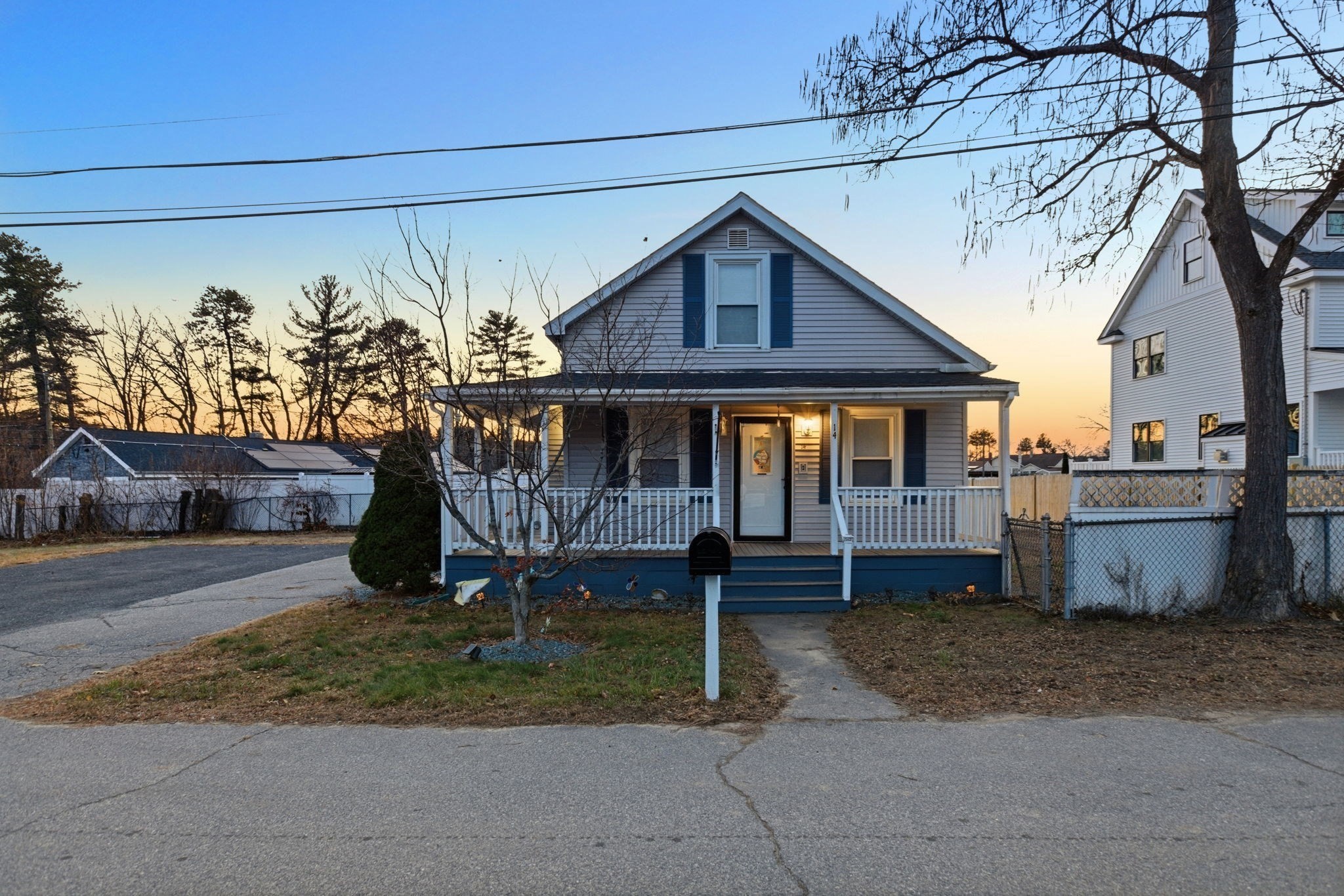 14 Mount Pleasant Ave, Dracut, MA 01826