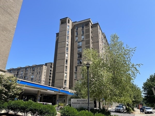 33 Pond Ave, Apt 422