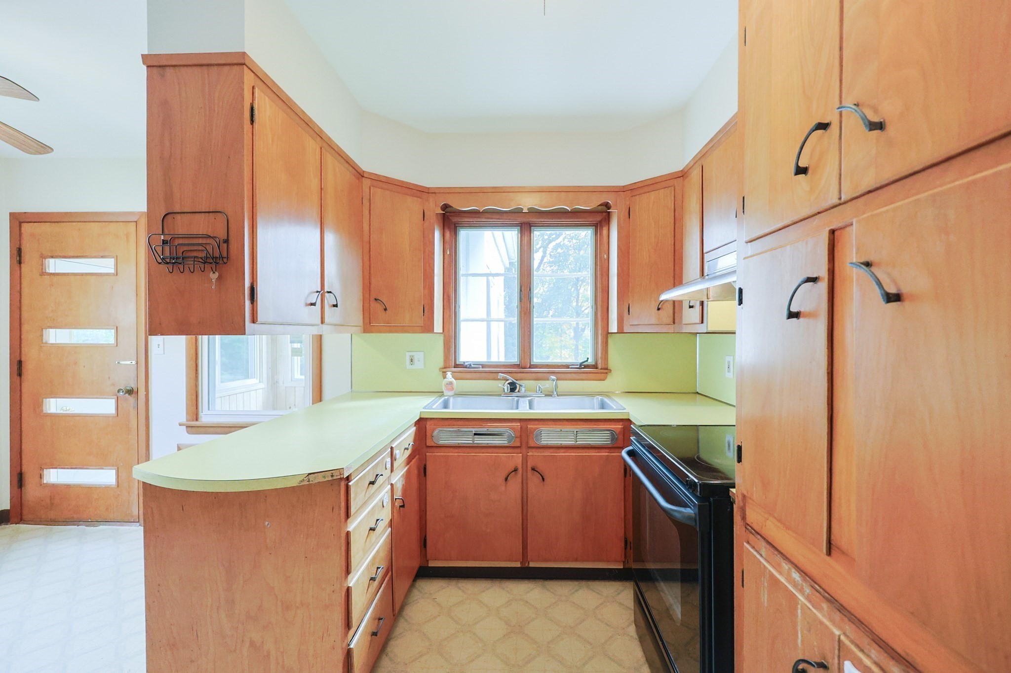 66 Meadow Ln, Somerset, MA 02726 - Image 13