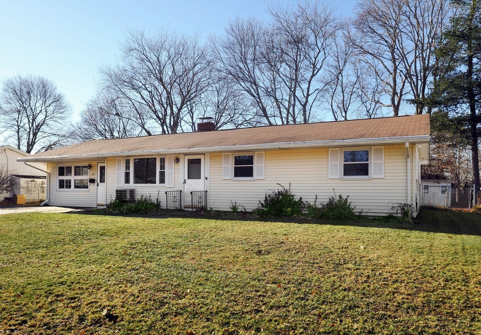 35 Marion St, Holbrook, MA 02343