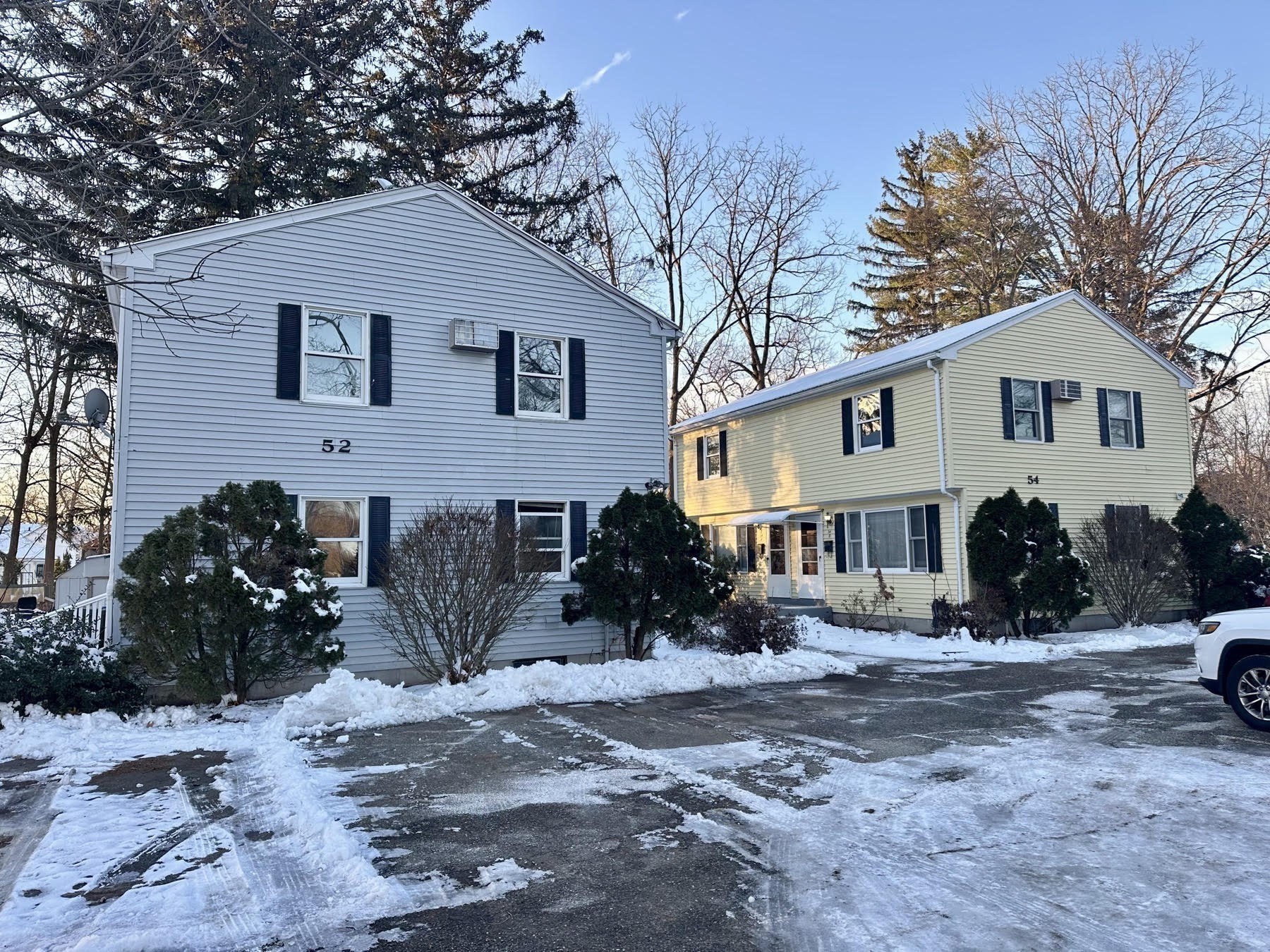 52 Price St, Springfield, MA 01104