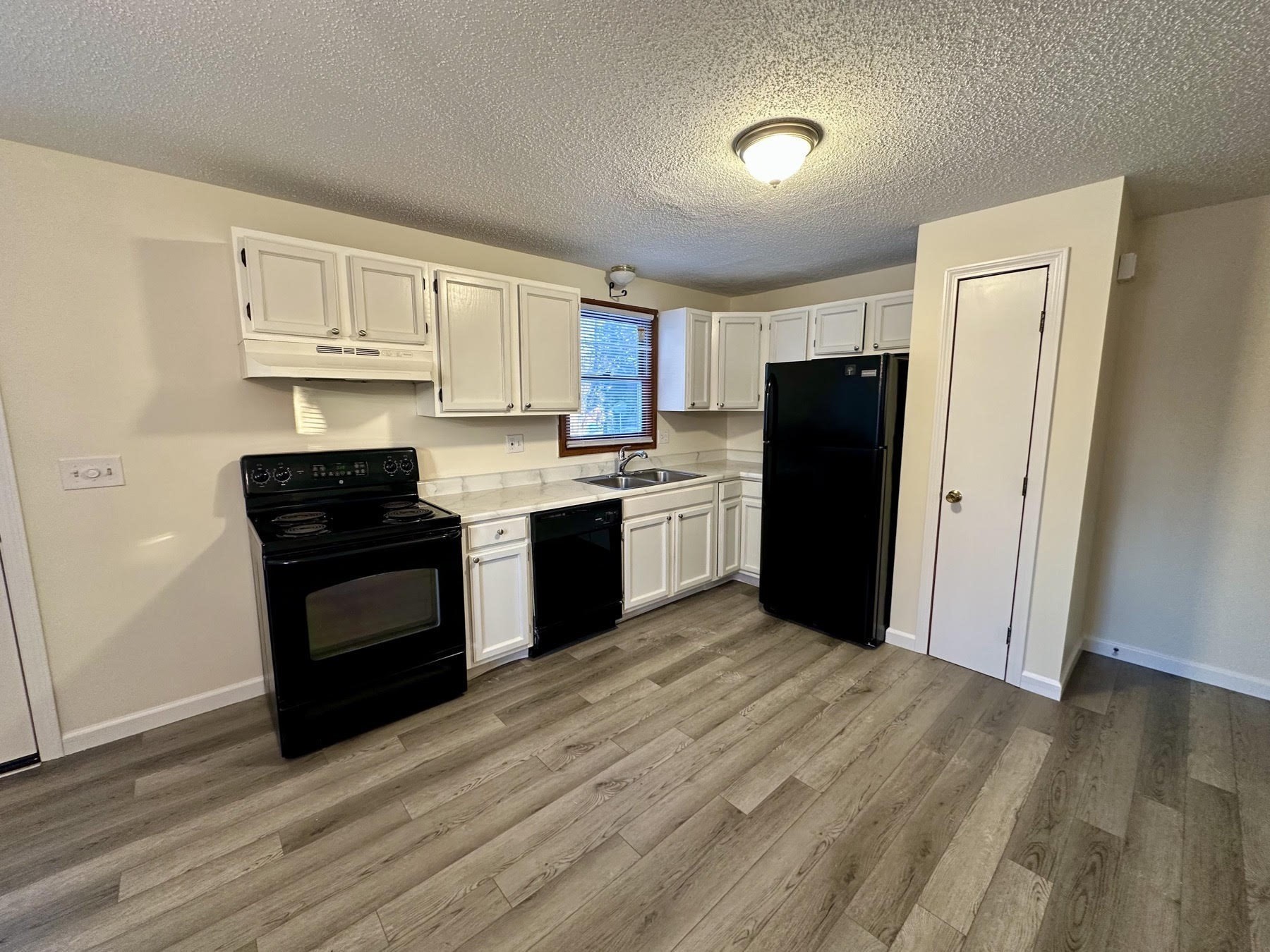 52 Price St, Springfield, MA 01104 - Image 6