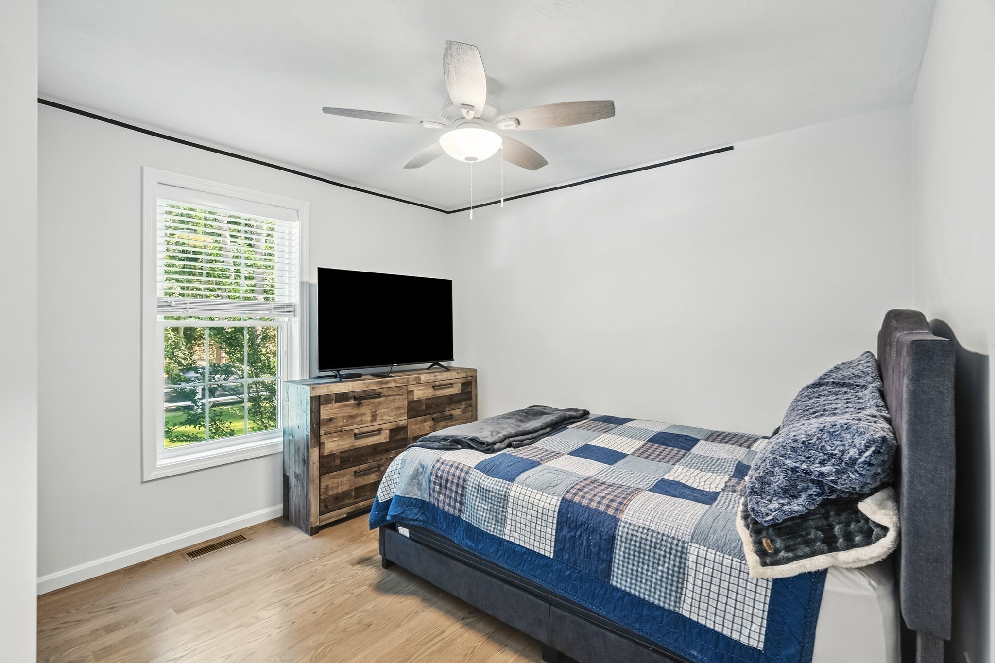 33 Phalanx St, Tyngsborough, MA 01879 - Image 8