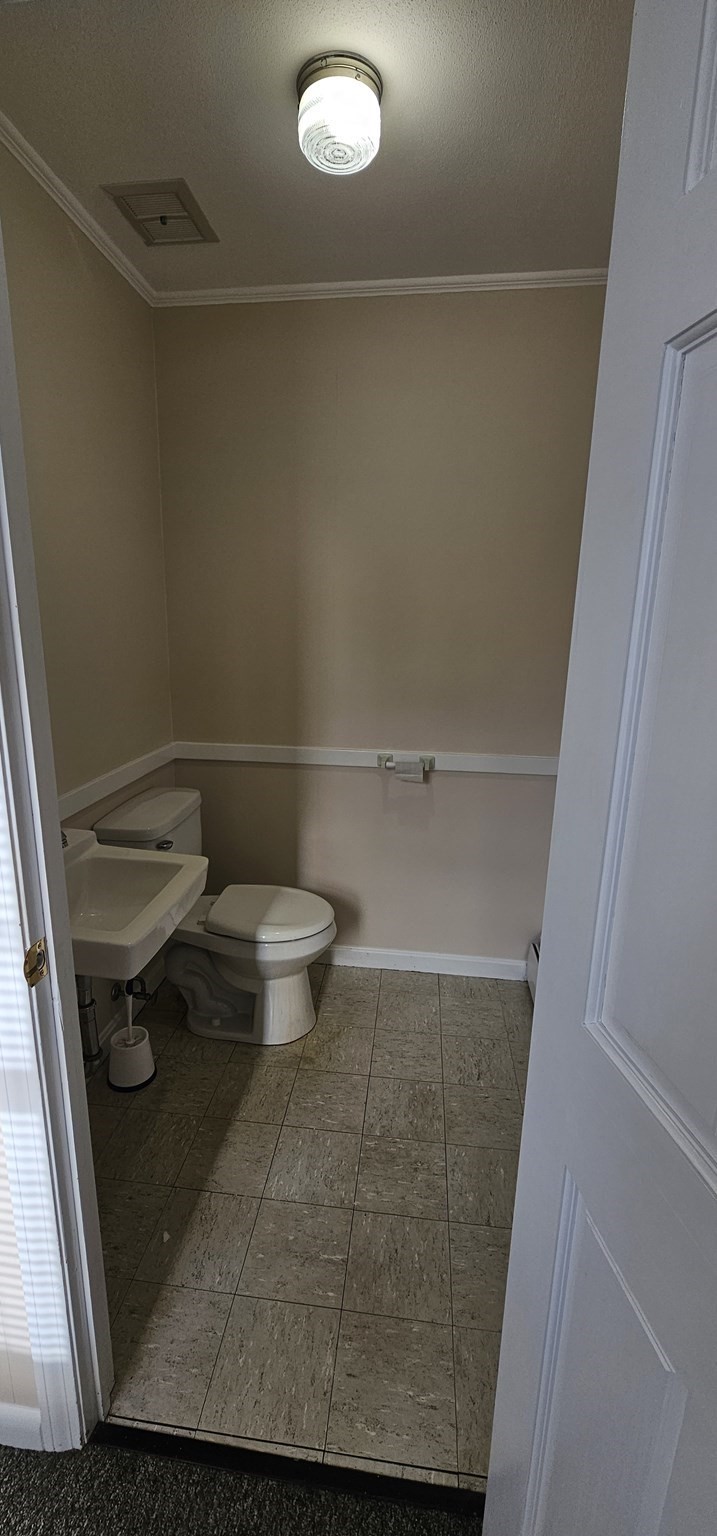 570 Newton St, South Hadley, MA 01075 - Image 15