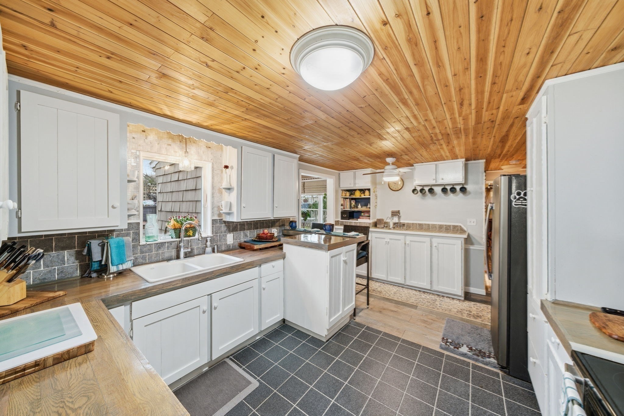 4 Laurel Street, Woburn, MA 01801 - Image 9