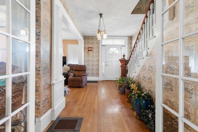 16 Hollingsworth St, Lynn, MA 01902 - Image 2