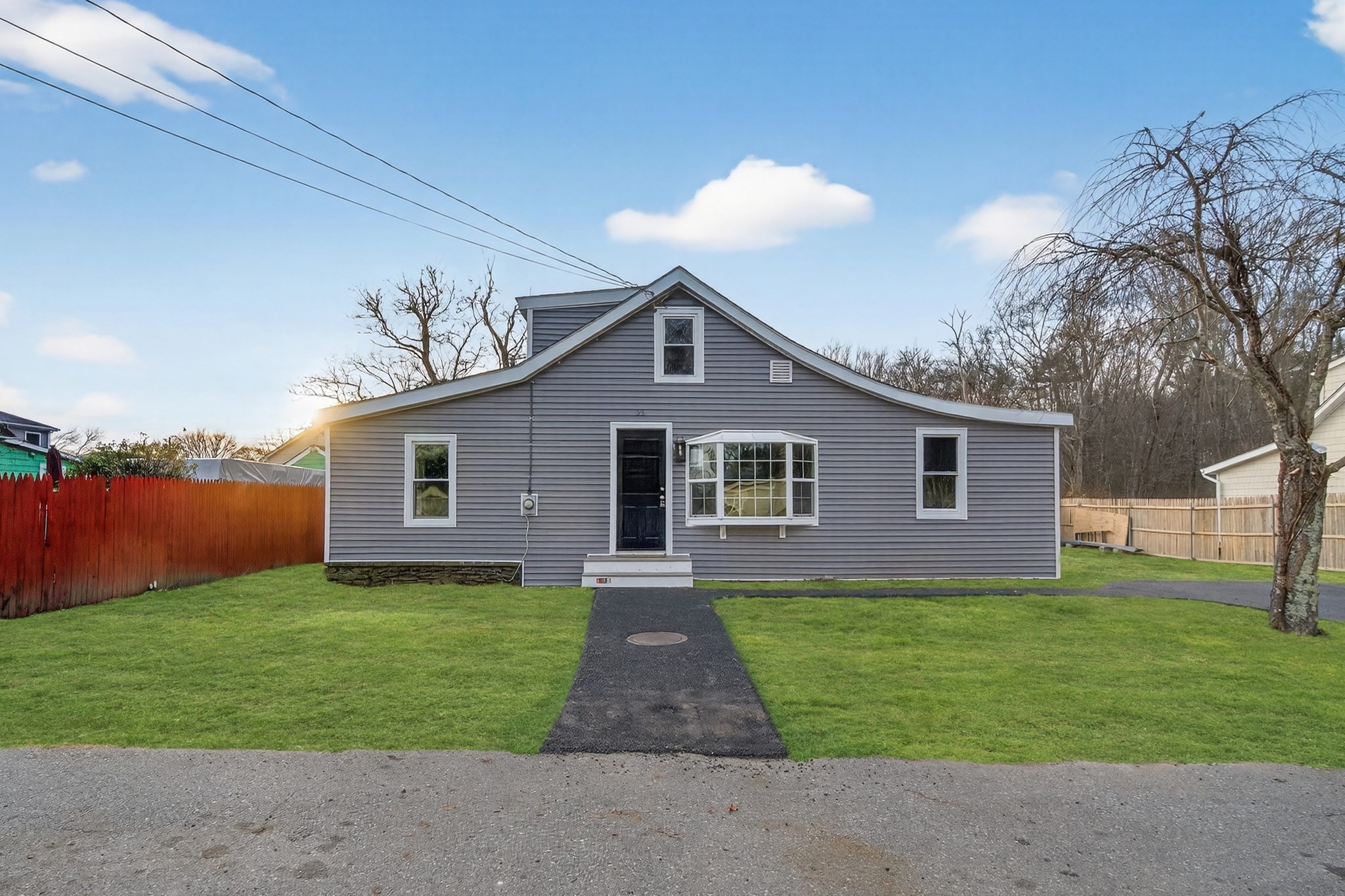 21 Evergreen St, Dartmouth, MA 02747