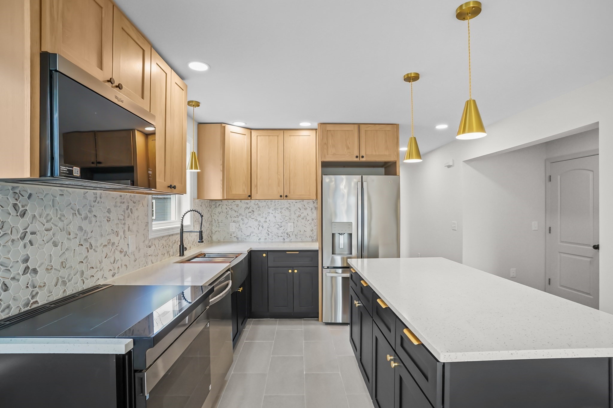 53 Comstock Av, Providence, RI 02907 - Image 24