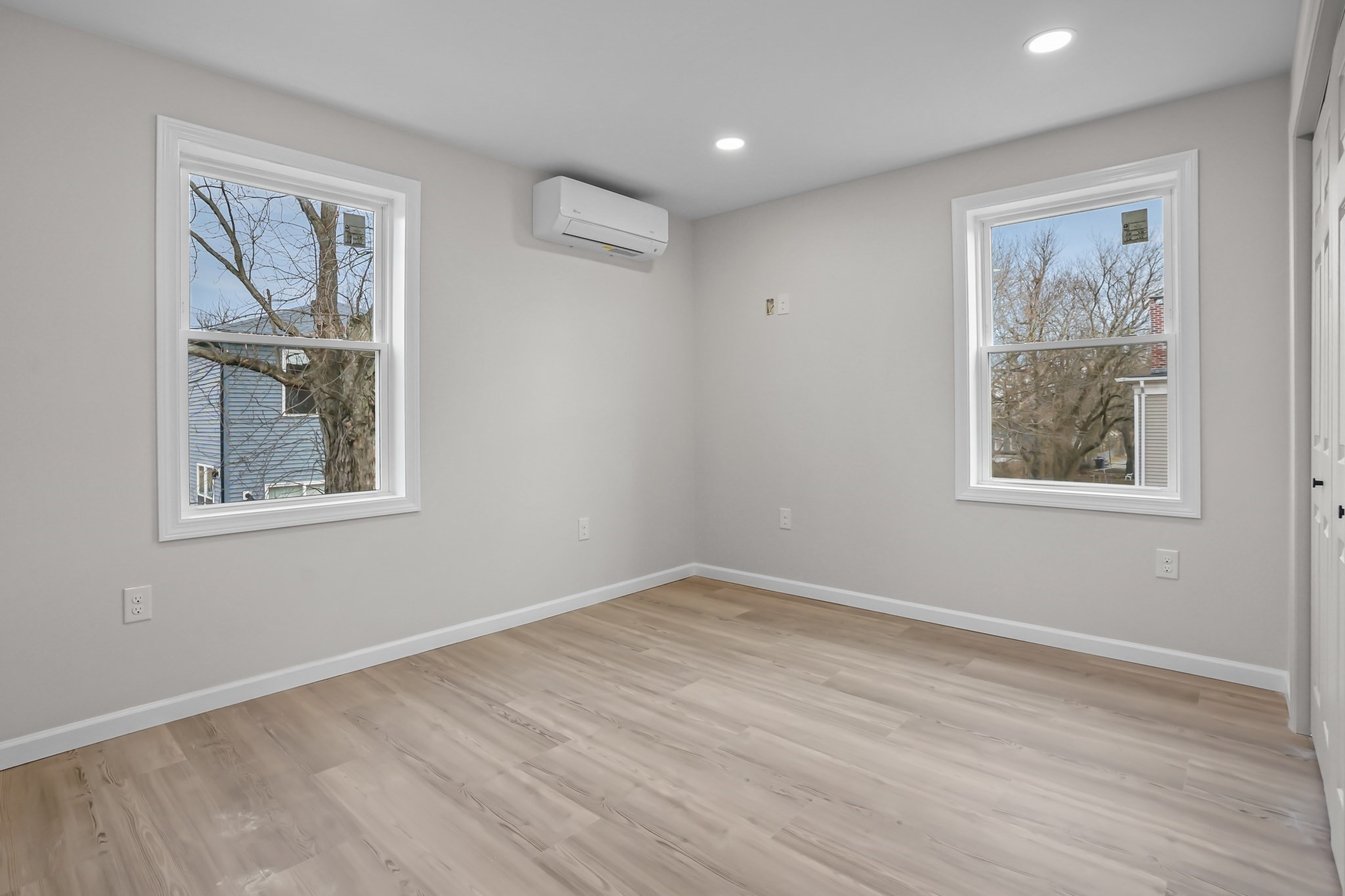 53 Comstock Av, Providence, RI 02907 - Image 32