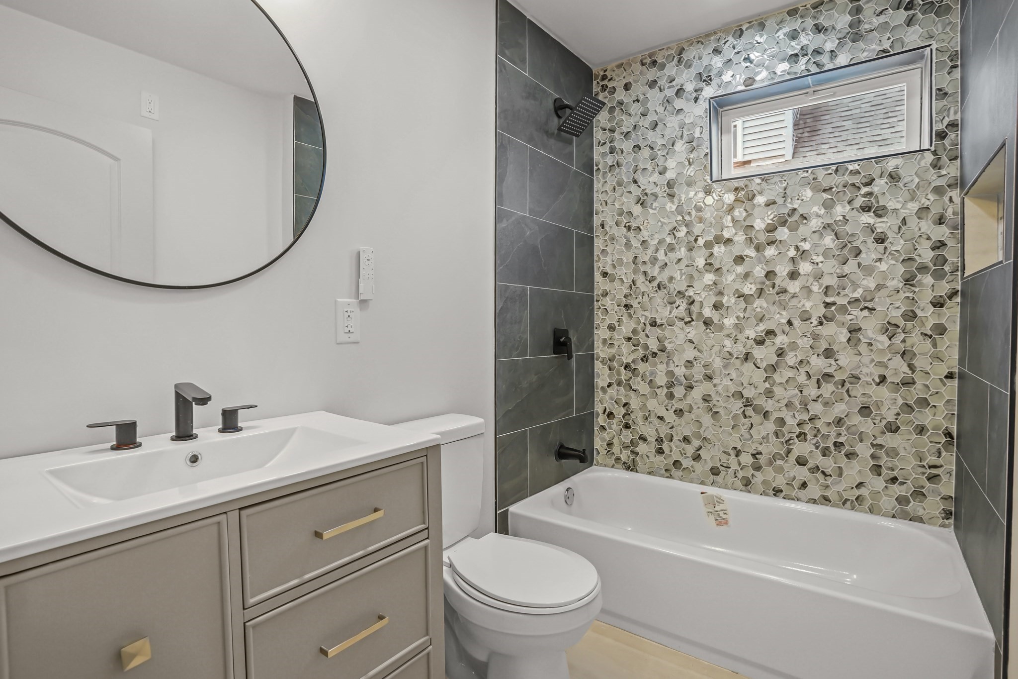 53 Comstock Av, Providence, RI 02907 - Image 33