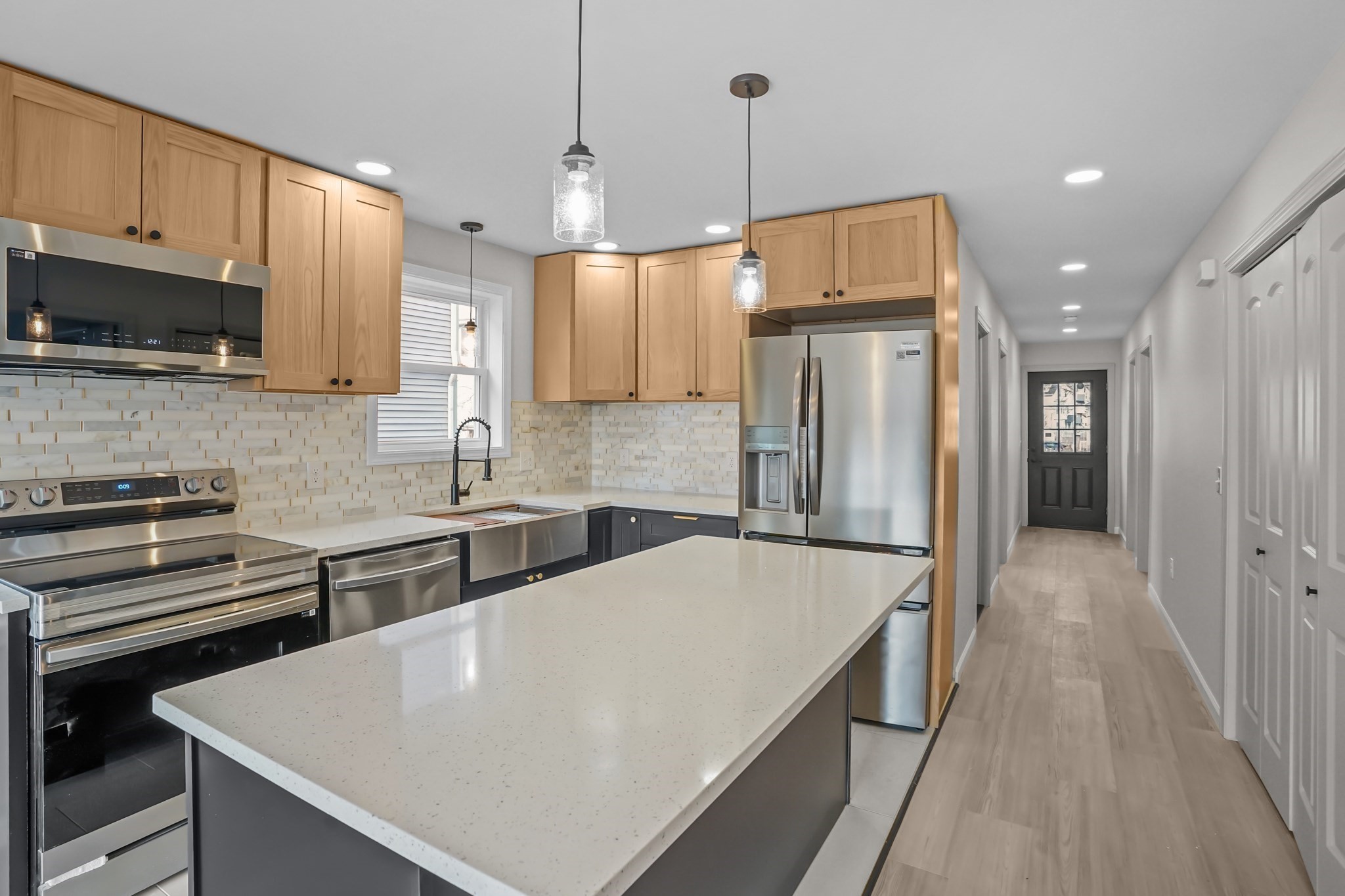 53 Comstock Av, Providence, RI 02907 - Image 8