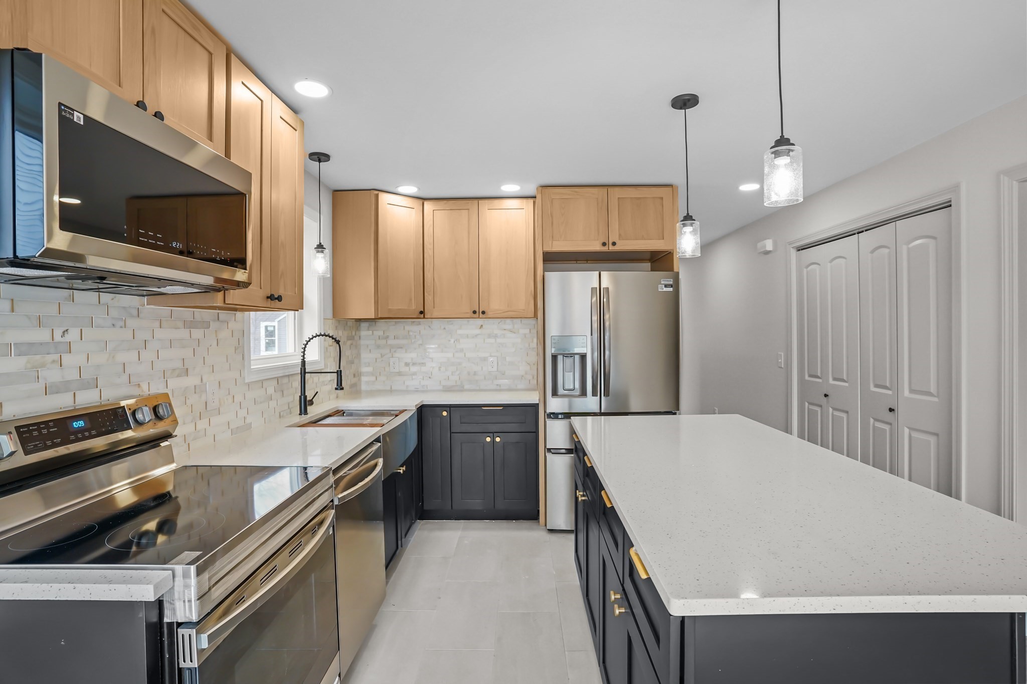 53 Comstock Av, Providence, RI 02907 - Image 9