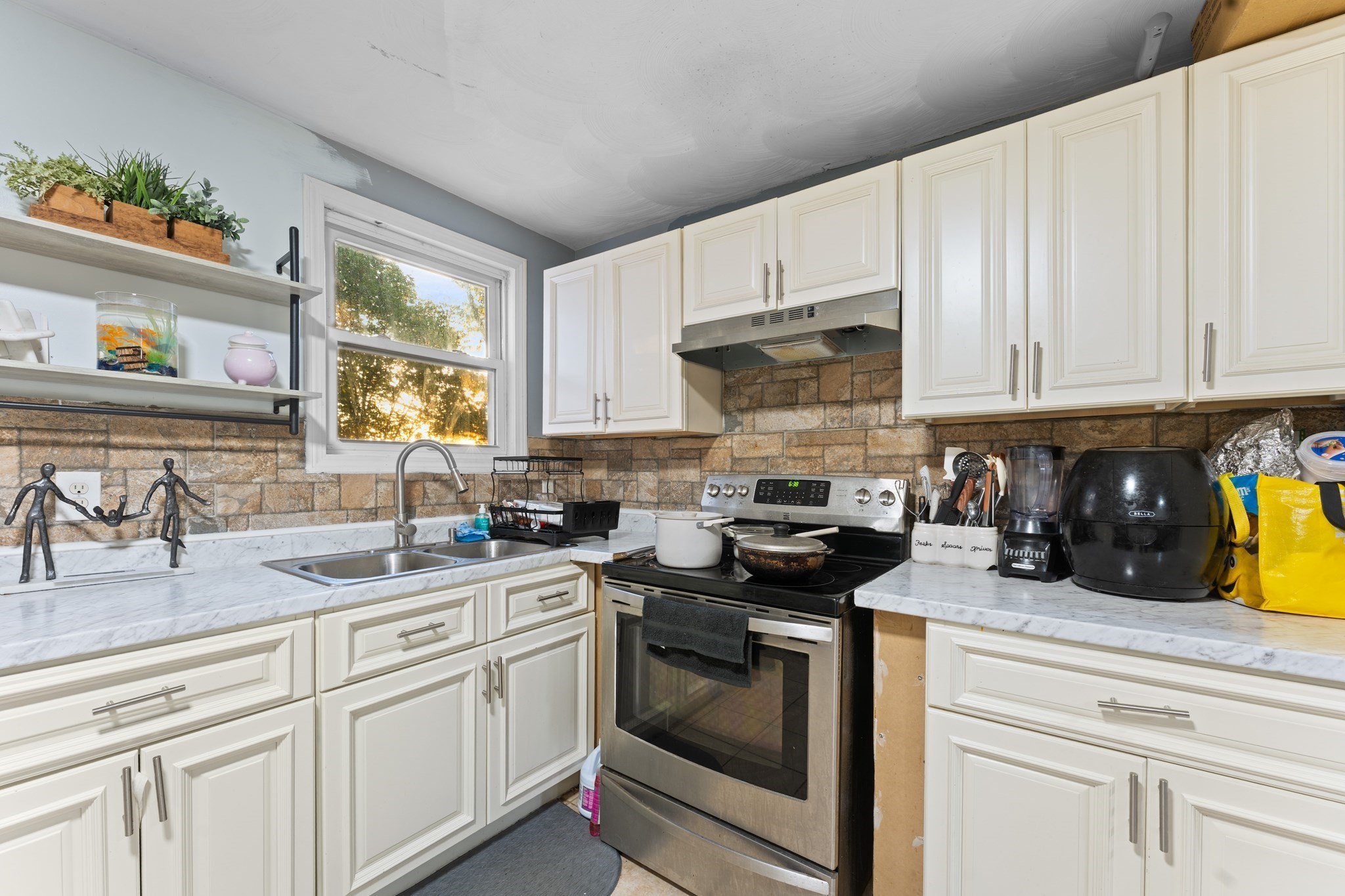 588 Manton, Providence, RI 02909 - Image 12