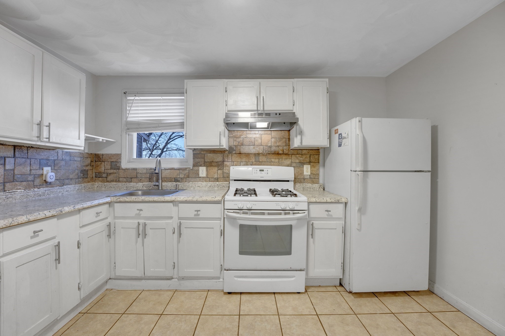 588 Manton, Providence, RI 02909 - Image 30