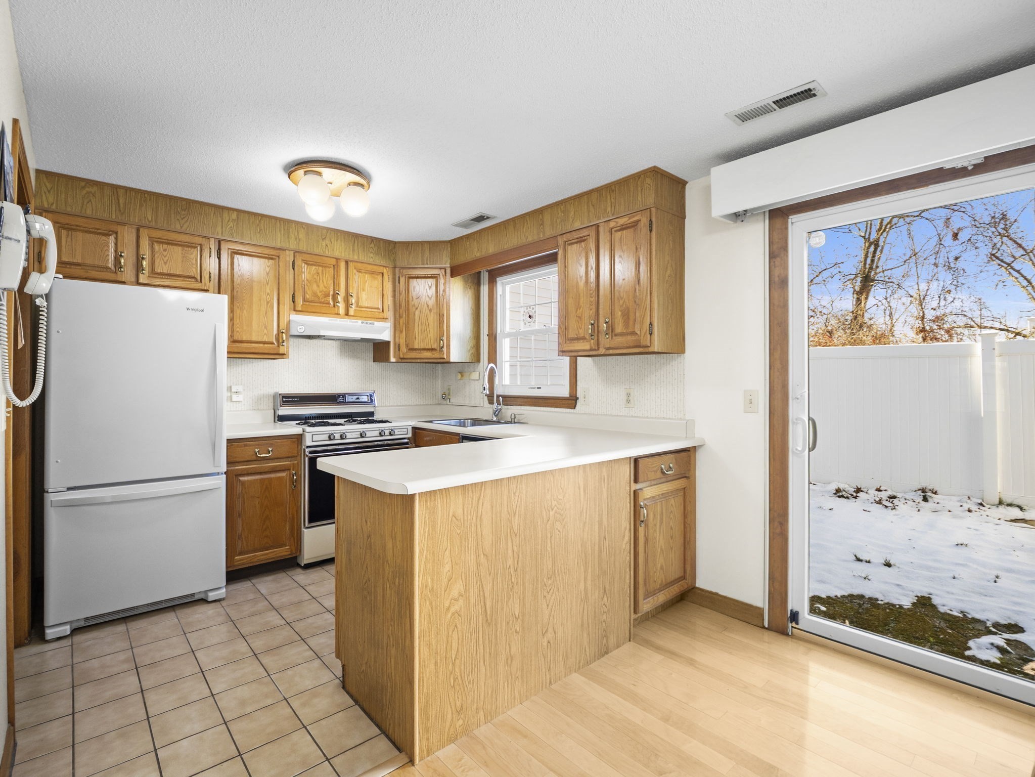 27 Boylston Ln Unit 27, Lowell, MA 01852 - Image 14
