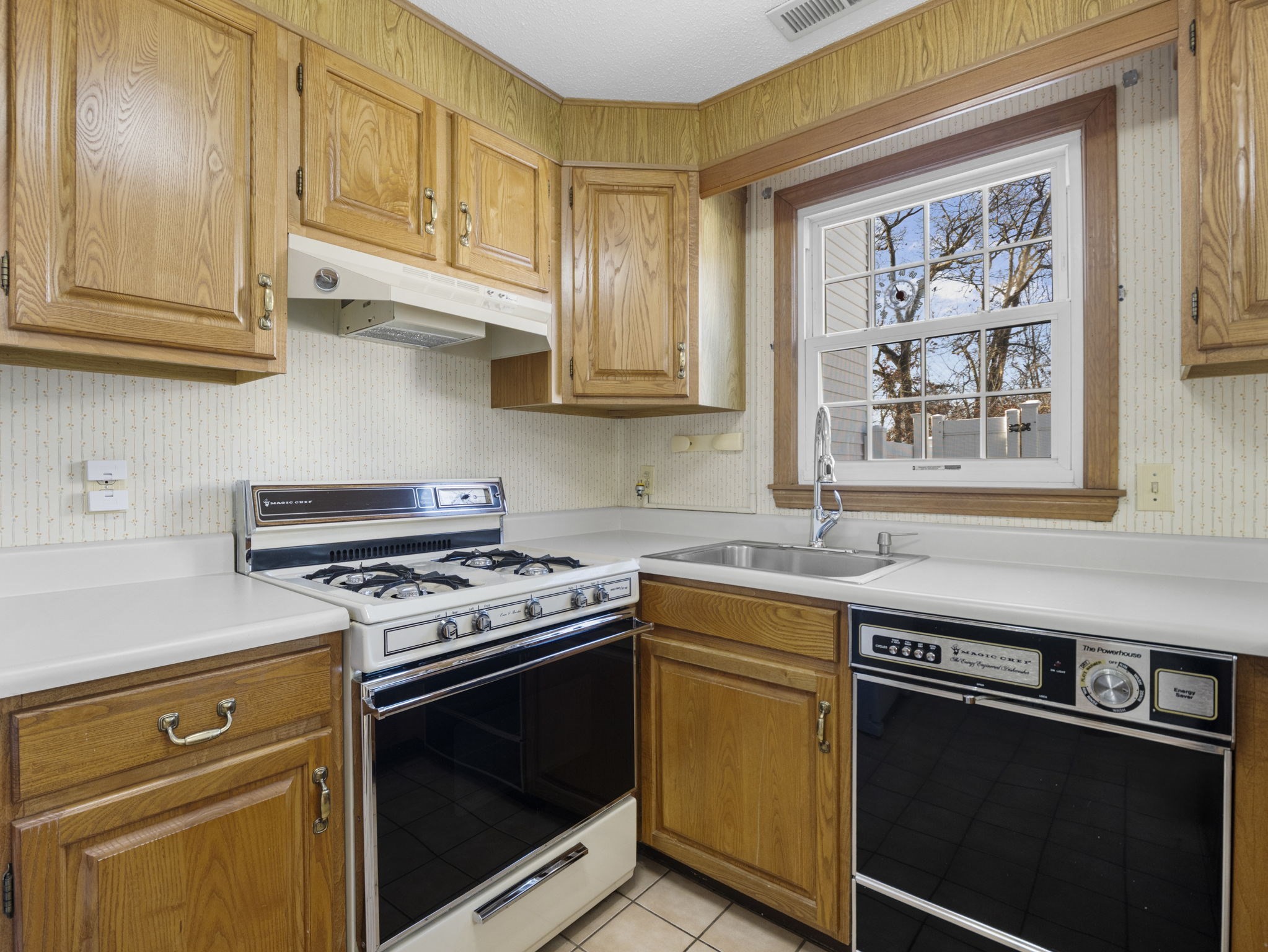 27 Boylston Ln Unit 27, Lowell, MA 01852 - Image 15