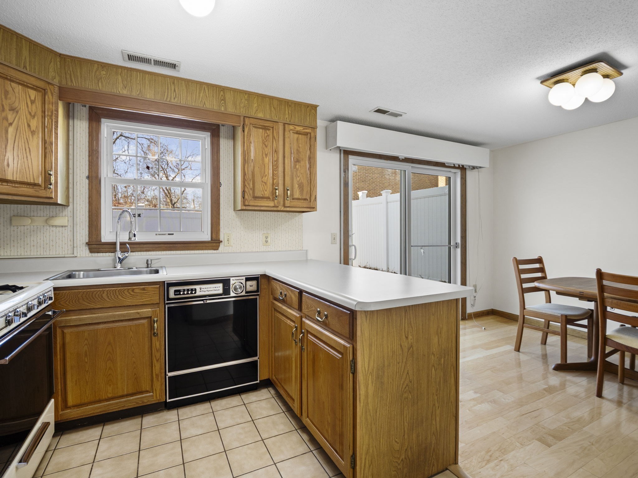 27 Boylston Ln Unit 27, Lowell, MA 01852 - Image 18