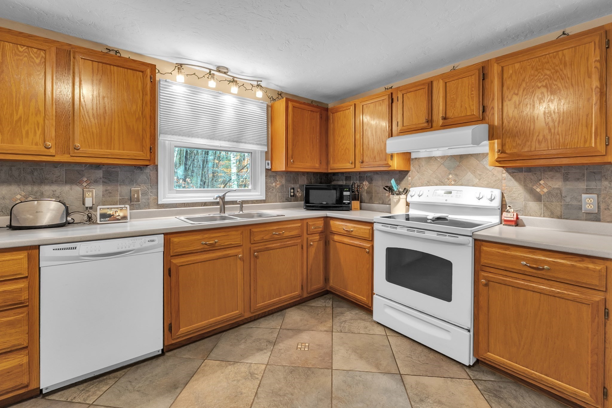 50 Old Spencer Rd, Charlton, MA 01507 - Image 7