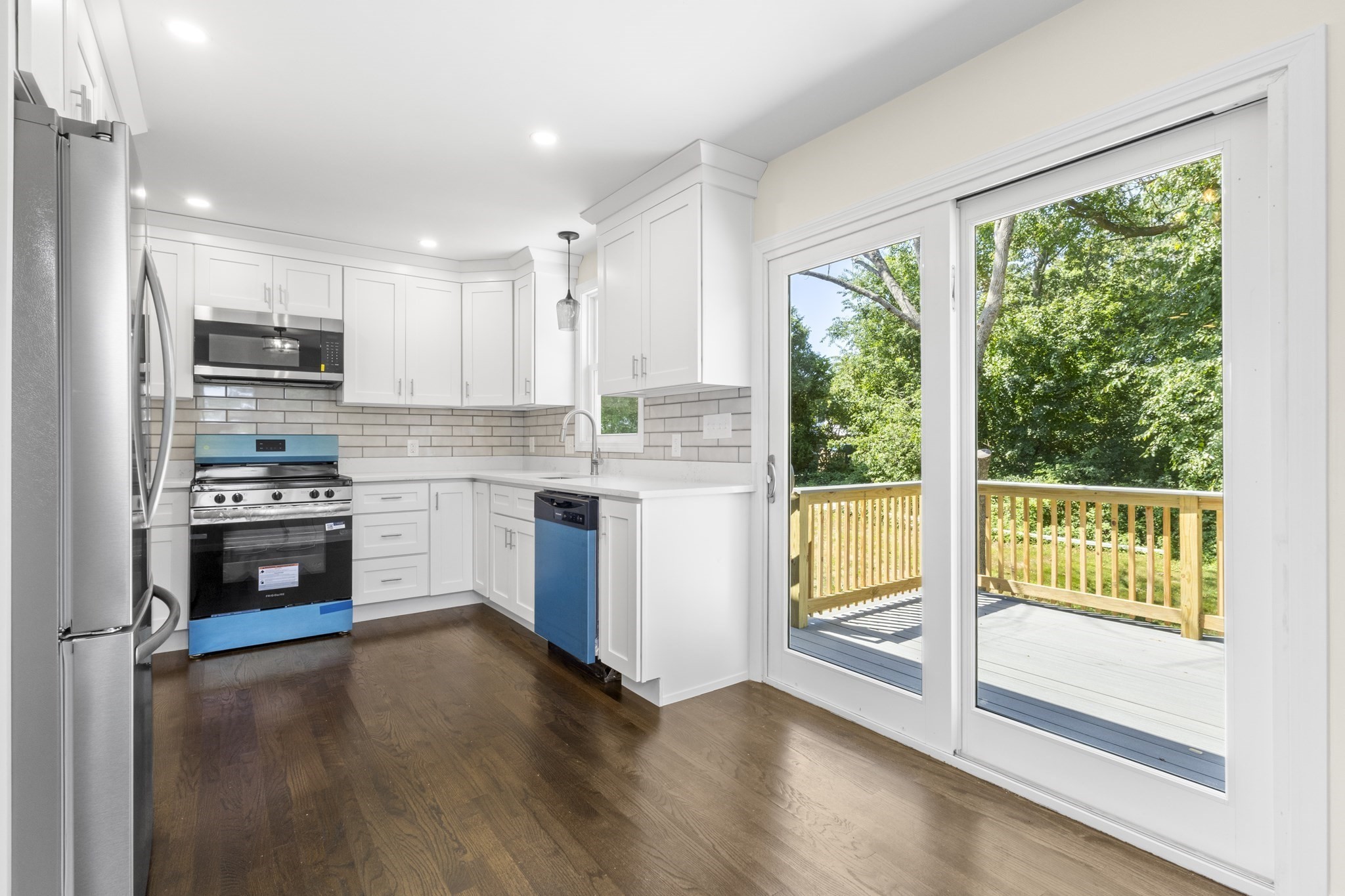 105 Birchwood Dr, Swansea, MA 02777 - Image 2