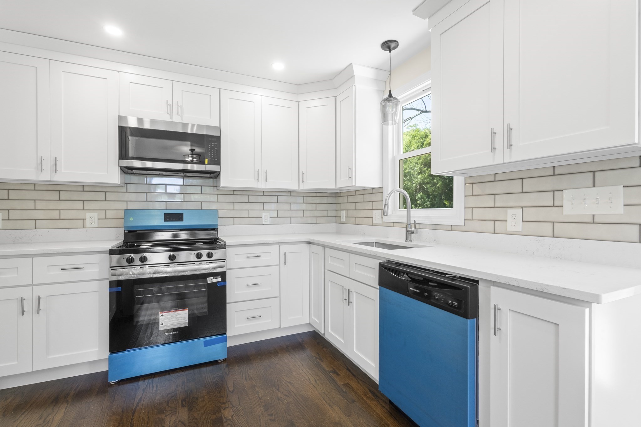 105 Birchwood Dr, Swansea, MA 02777 - Image 4