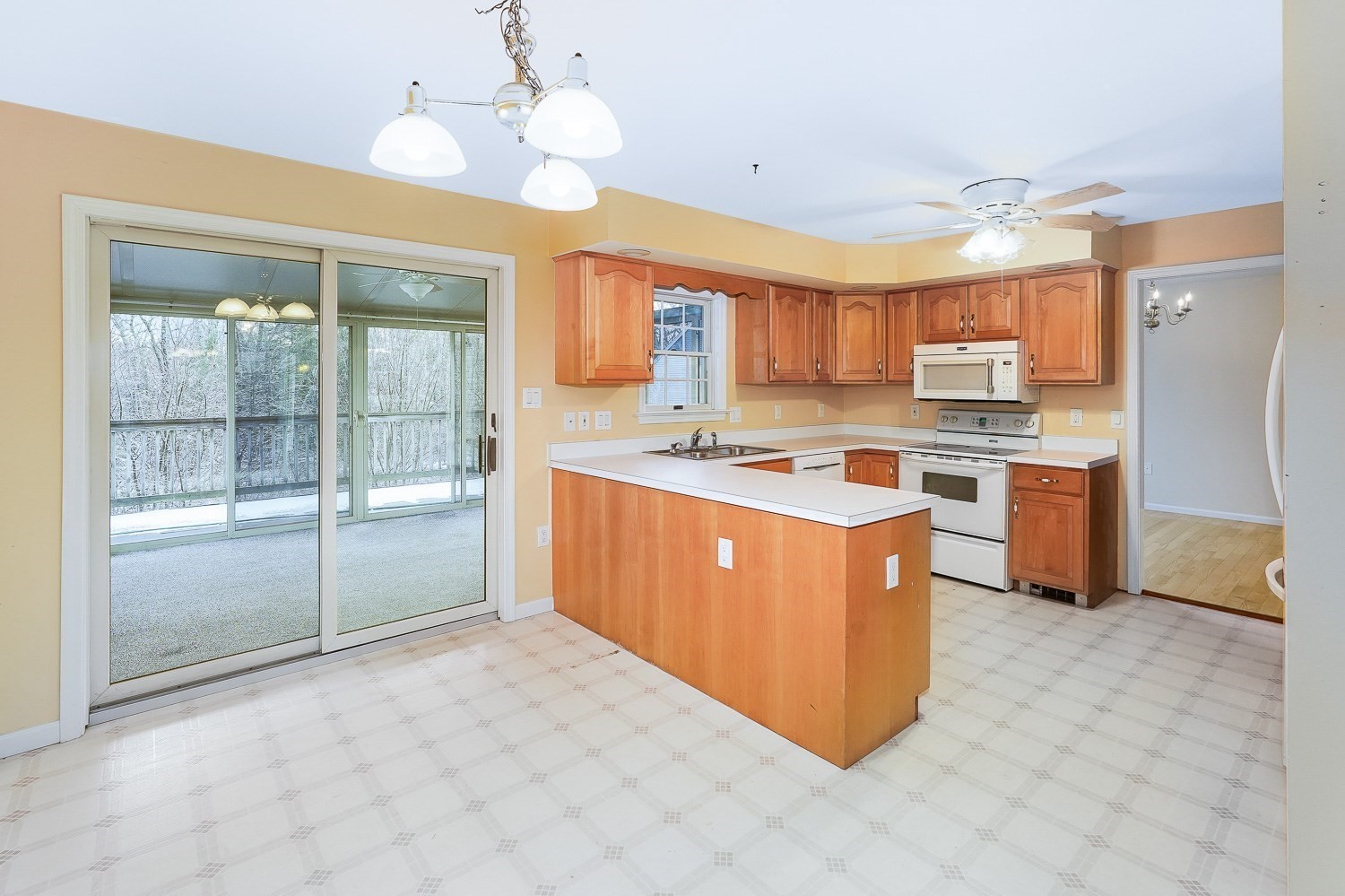 306 Rumonoski Dr, Northbridge, MA 01534 - Image 8