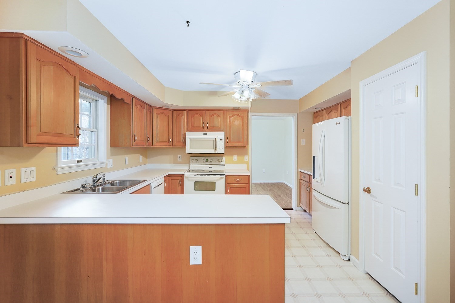 306 Rumonoski Dr, Northbridge, MA 01534 - Image 10