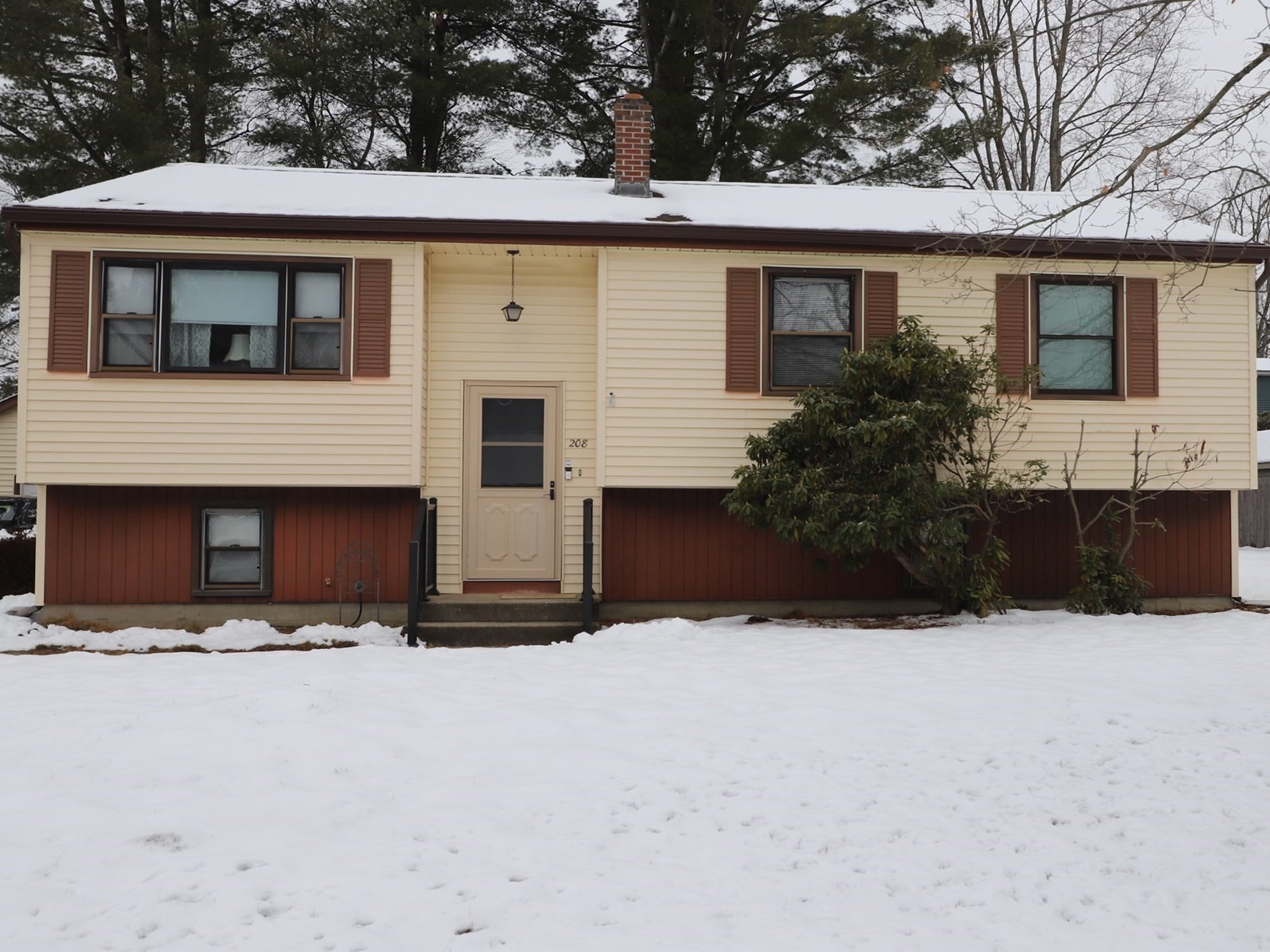 208 Tamarack Drive, Springfield, MA 01129