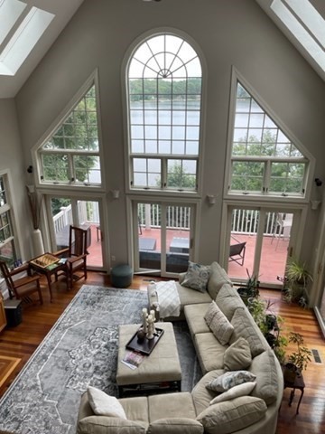 10 Shore Rd, Plymouth, MA 02360