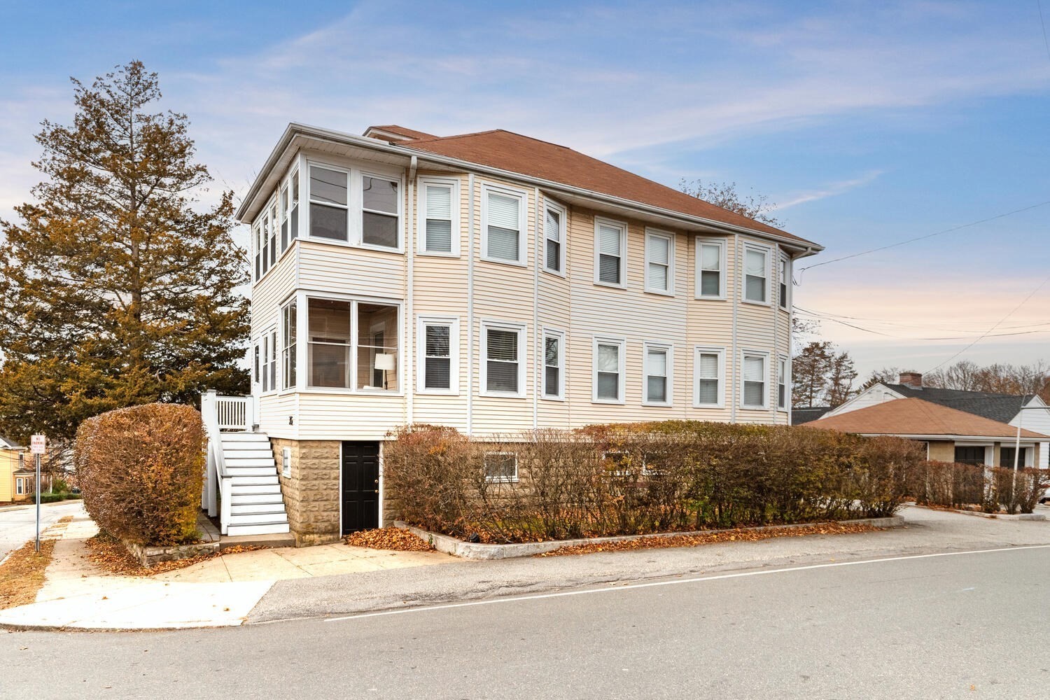 35 Richardson St Unit 2, Wakefield, MA 01880