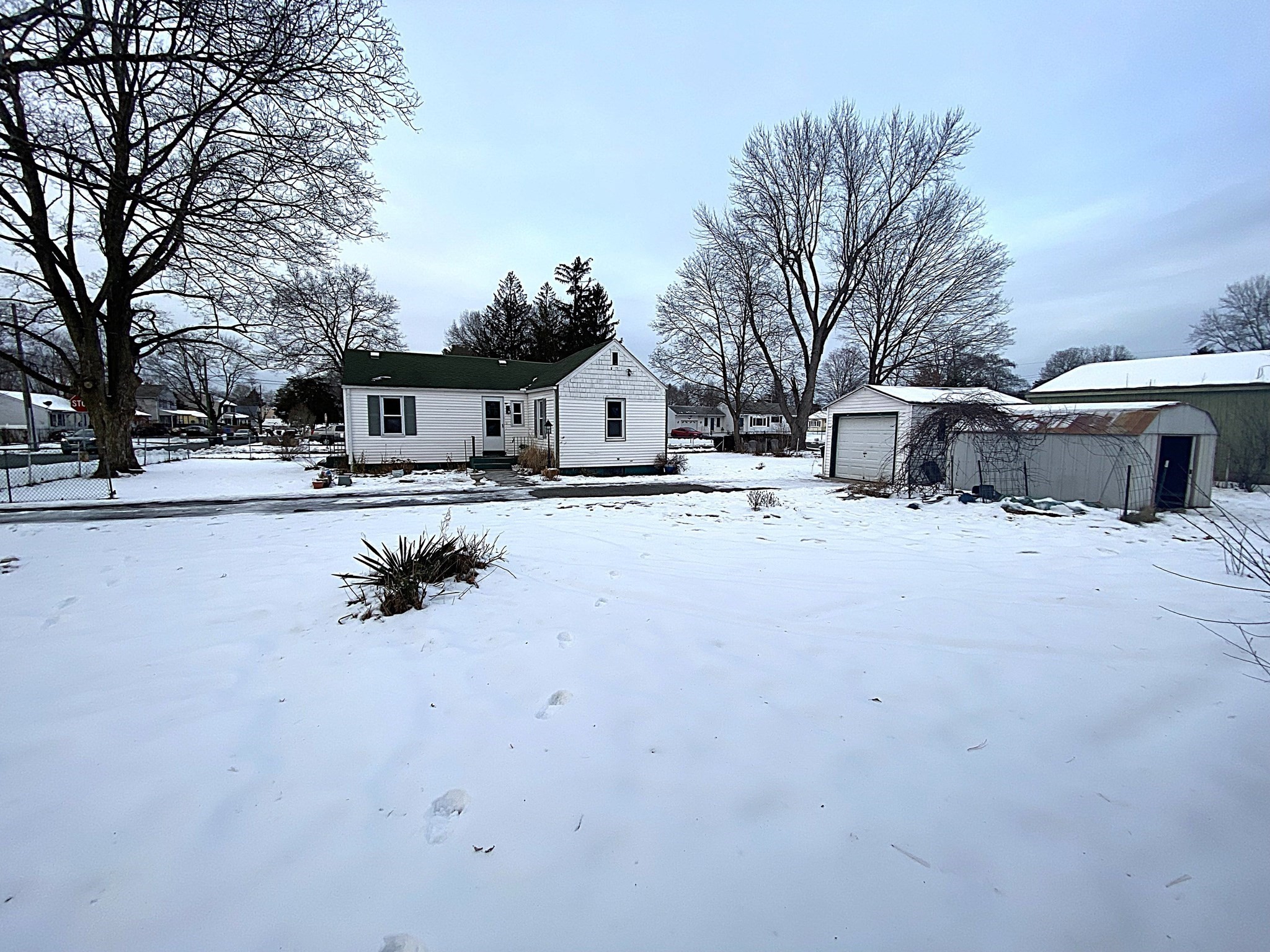 135 Lucerne Rd, Springfield, MA 01119 - Image 2