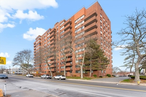 77 Adams St, Apt 610