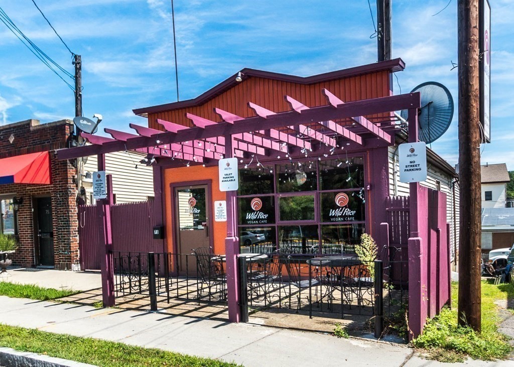 71 Elm St, Watertown, MA 02472