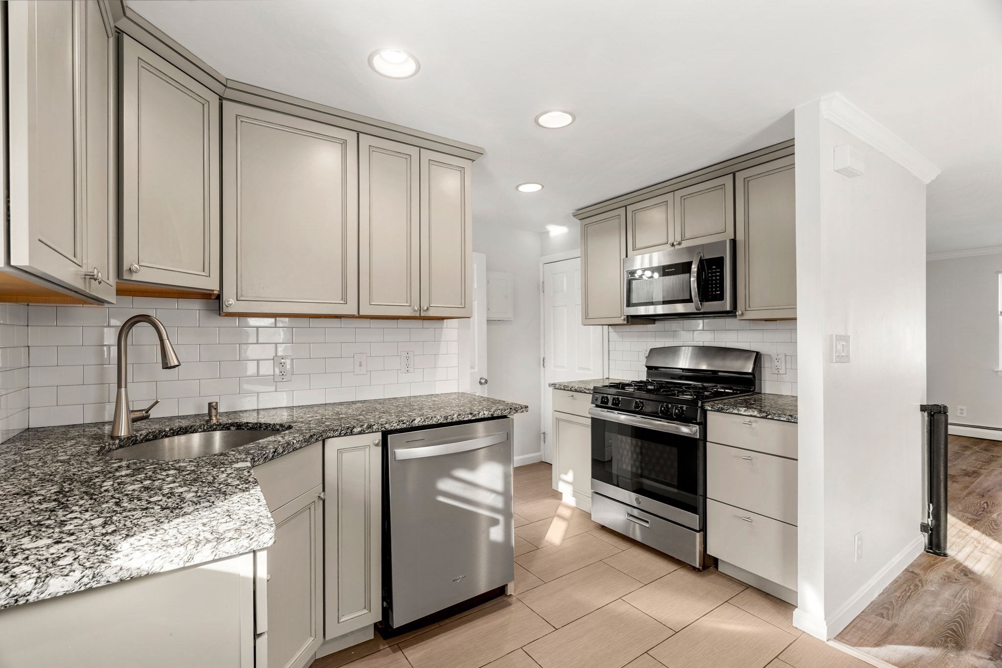2 Kingston St Unit 2, North Andover, MA 01845 - Image 4