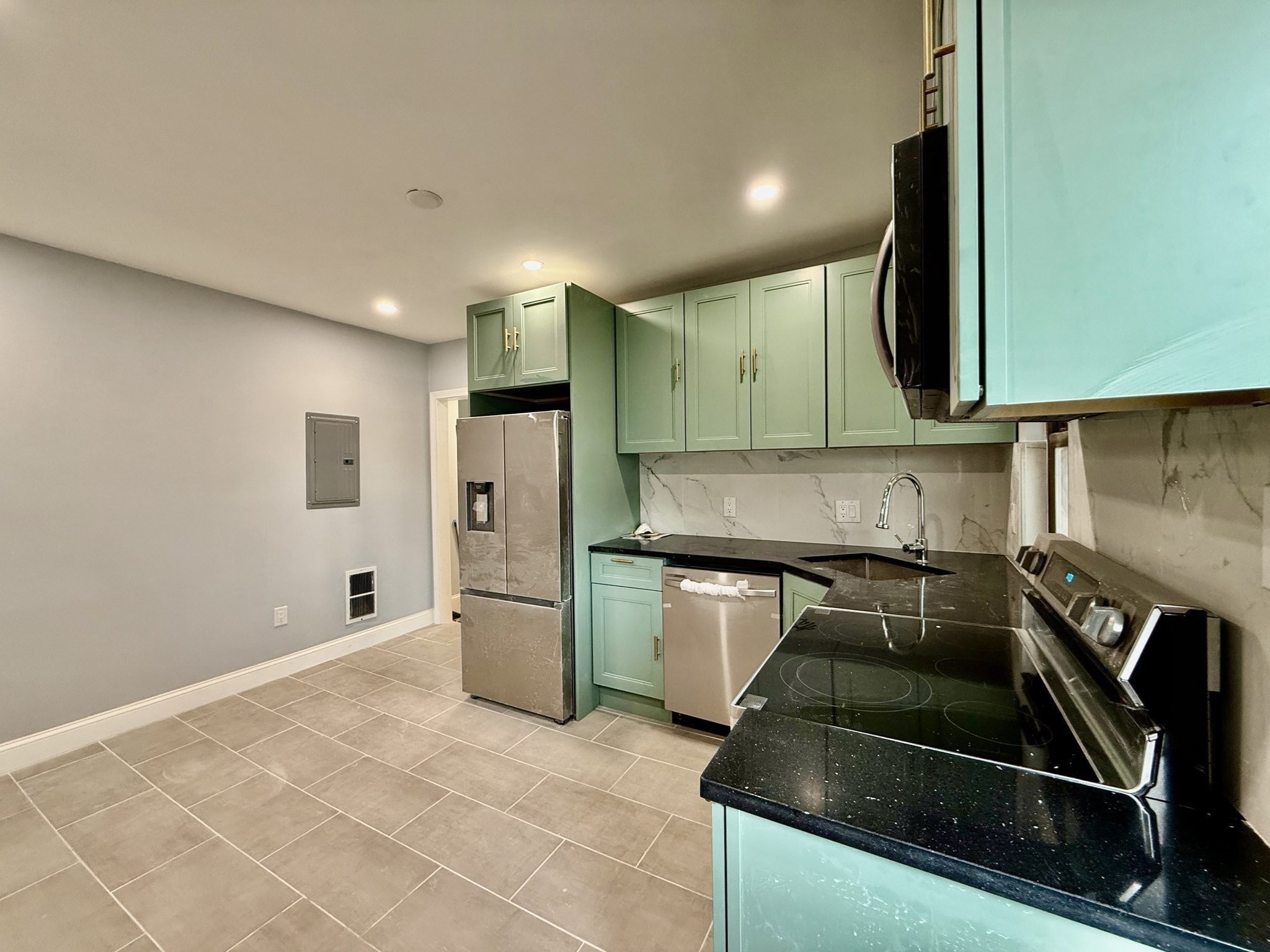15 Berwick St Unit 15, Melrose, MA 02176 - Image 3