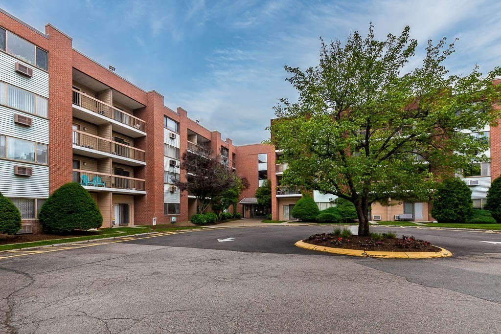 4975 Washington Unit 306, West Roxbury, Boston, MA 02132