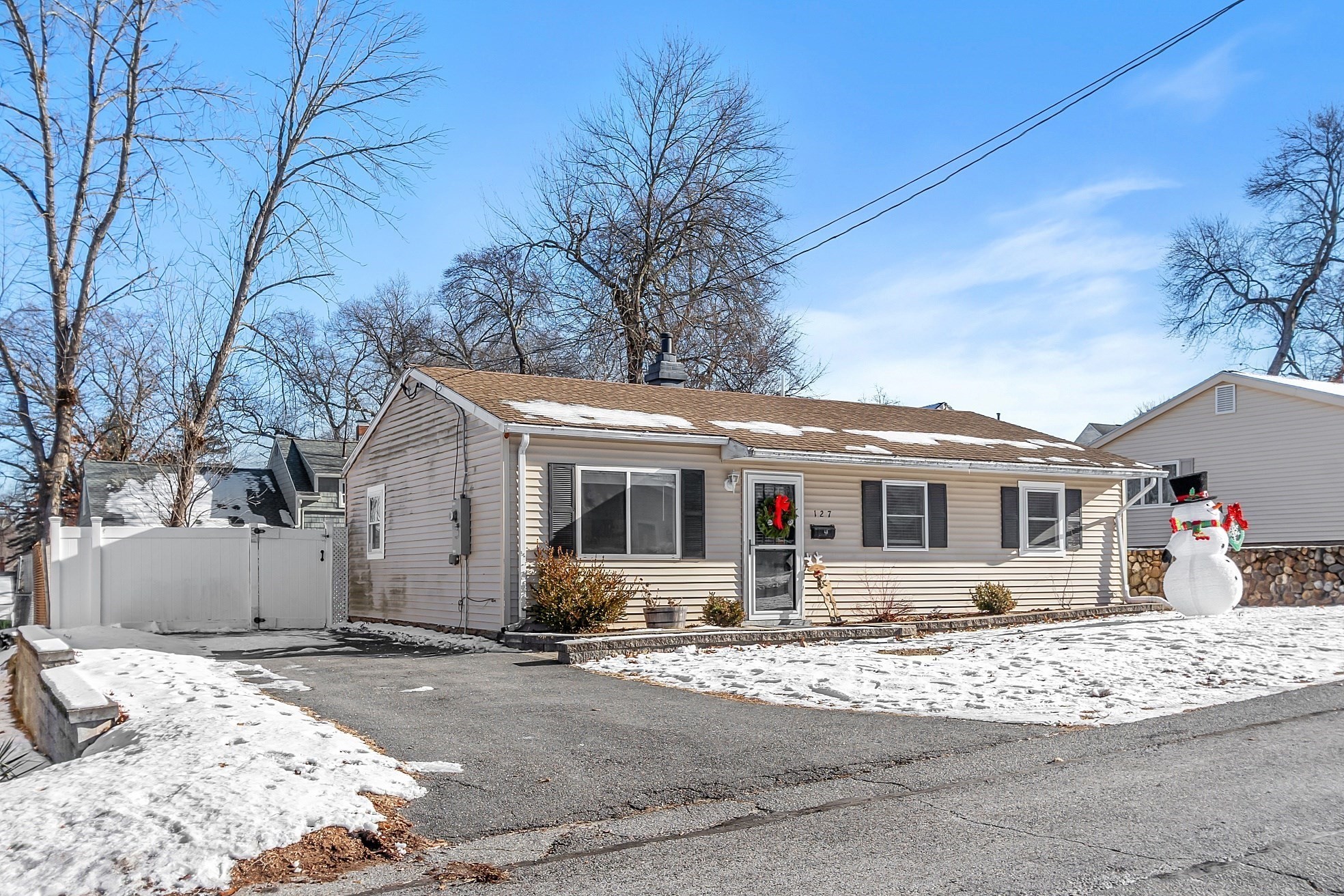 127 Thornton Ave, Lowell, MA 01852 - Image 2