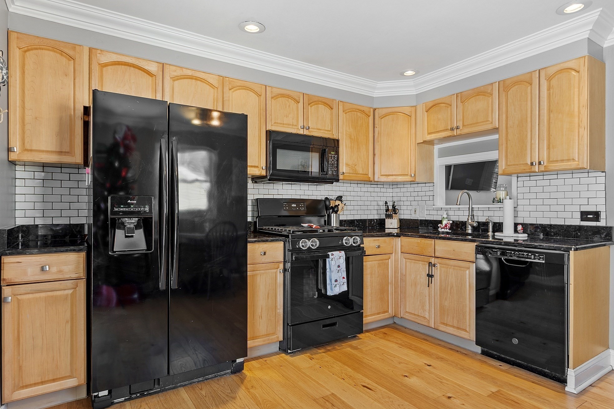 127 Thornton Ave, Lowell, MA 01852 - Image 10