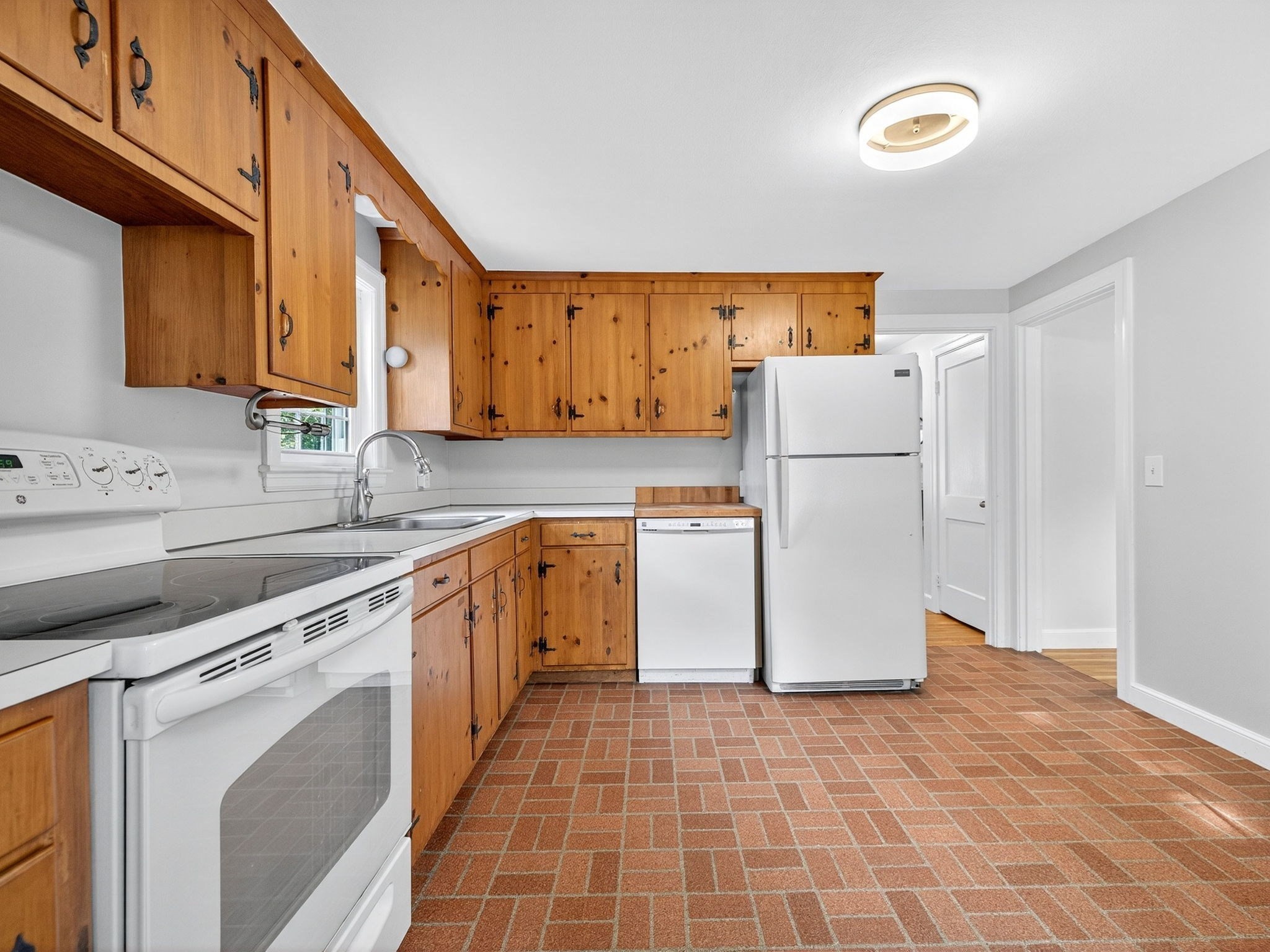37 Pine St, Bedford, MA 01730 - Image 8