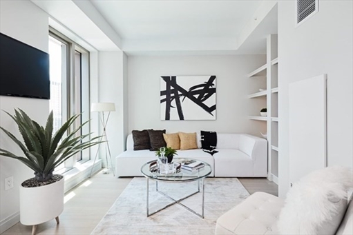 135 Seaport Blvd, Apt 1618