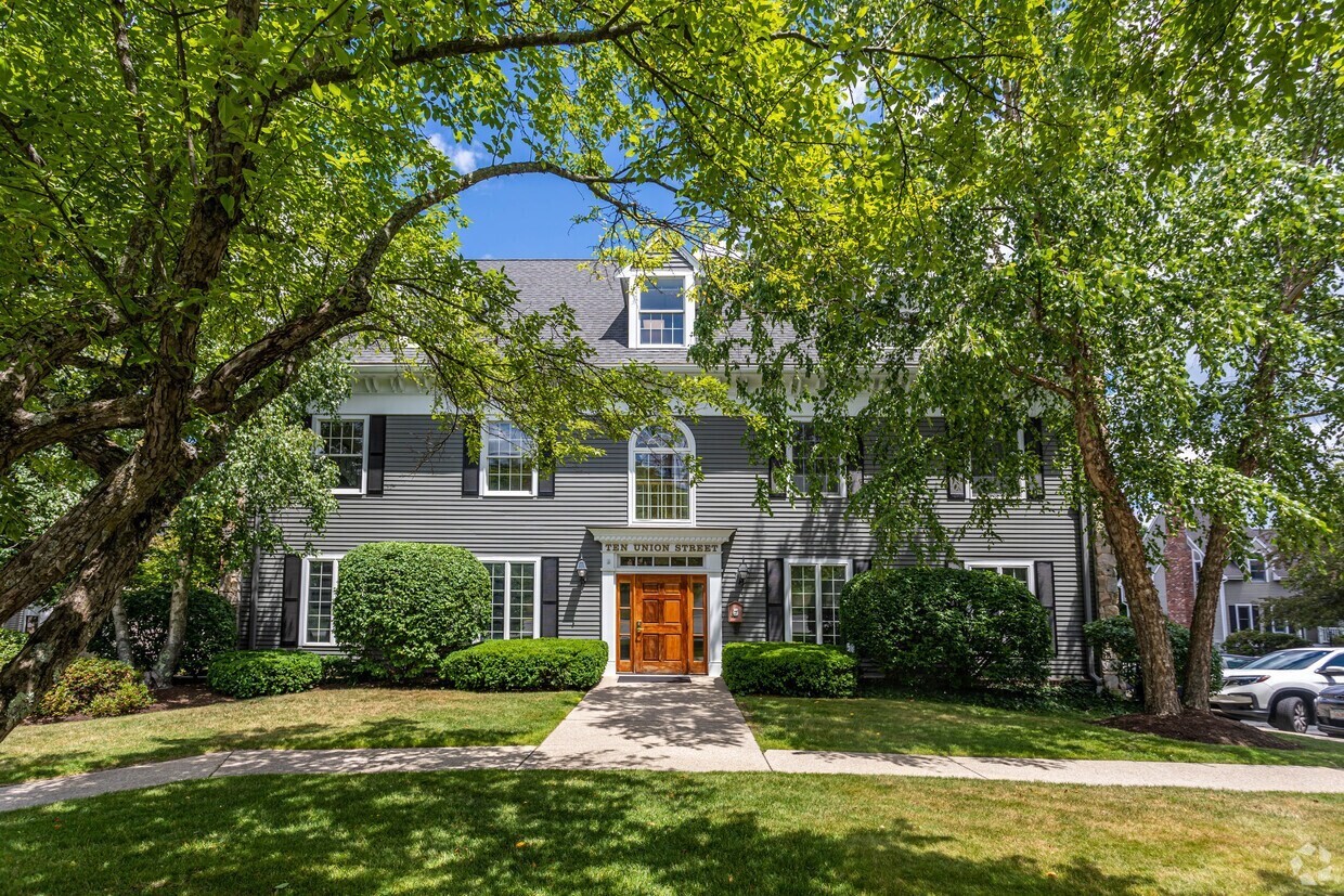 10 Union St, Natick, MA 01760