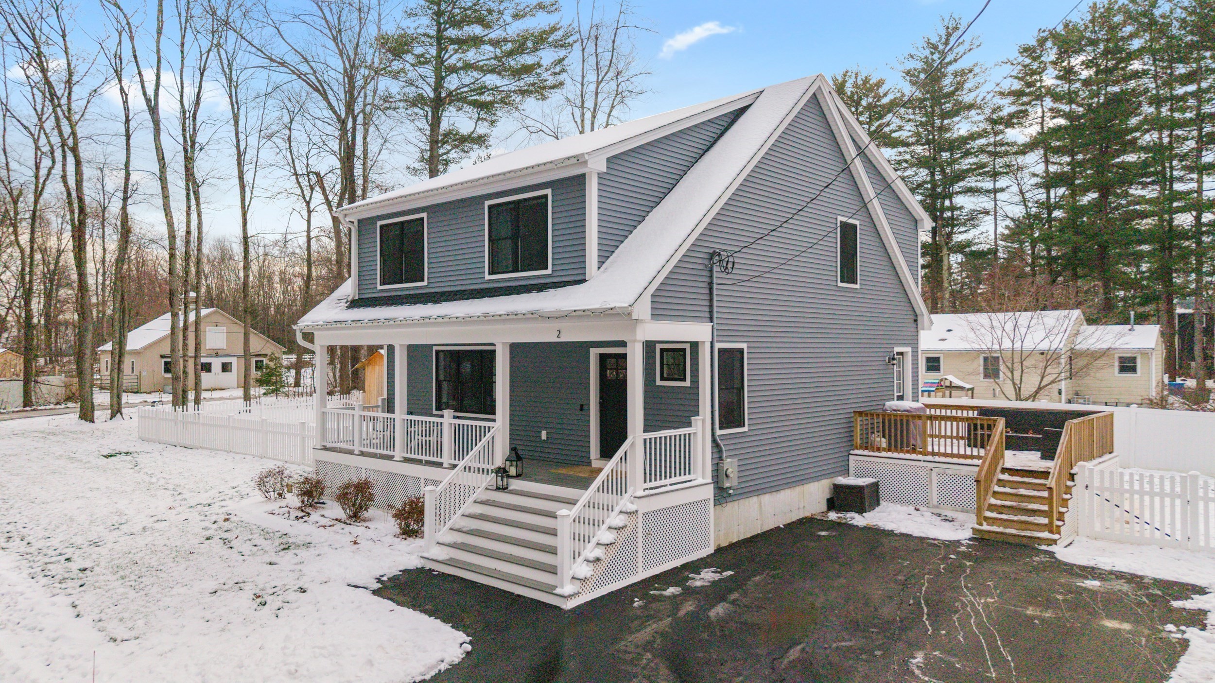 2 Mapleton Rd, Merrimac, MA 01860