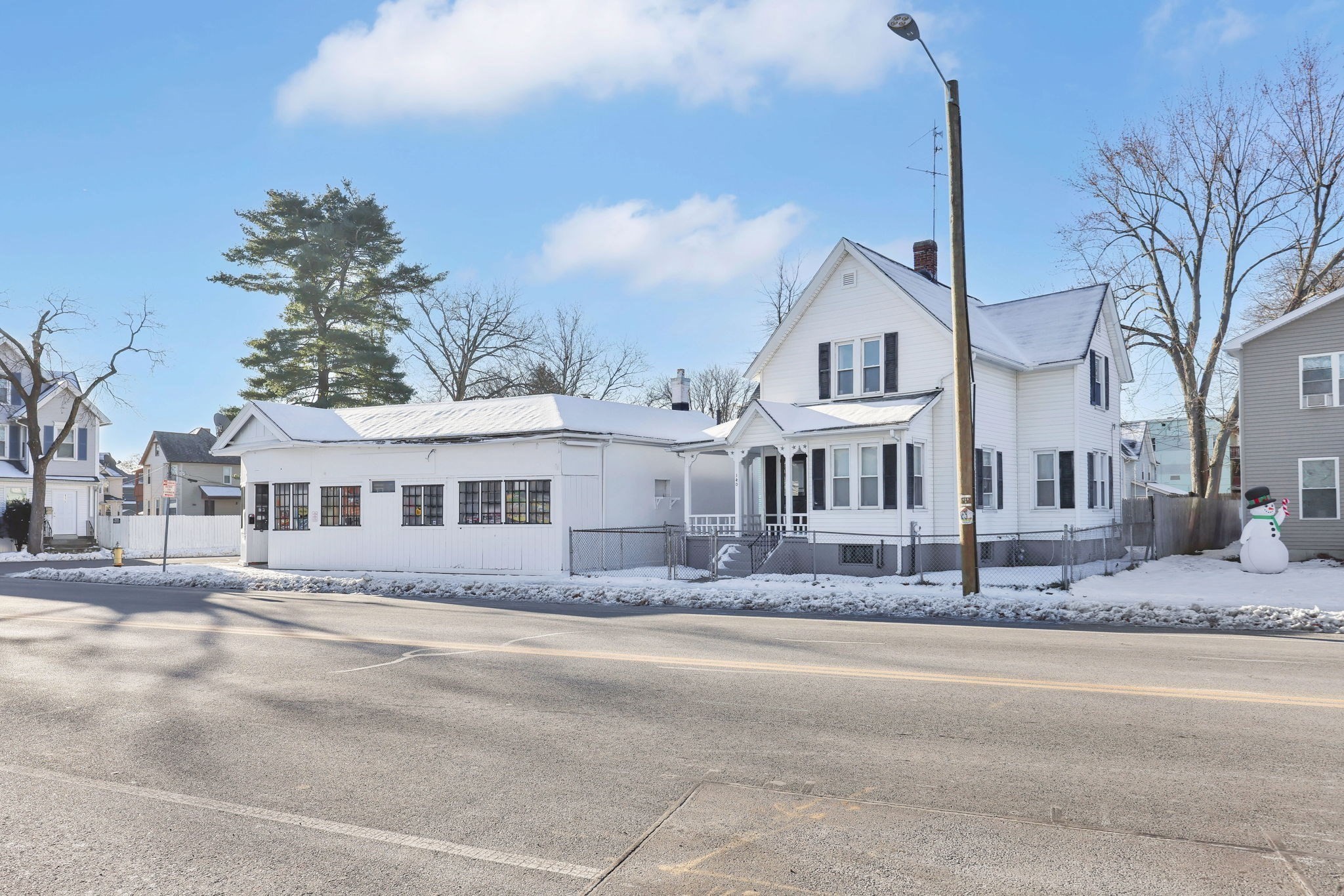 140 Dickinson St, Springfield, MA 01108