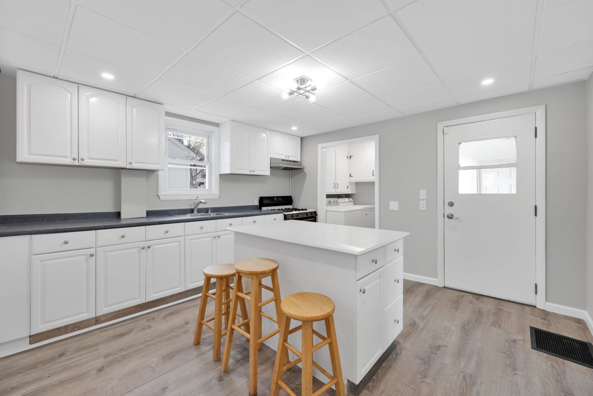 140 Dickinson St, Springfield, MA 01108 - Image 25