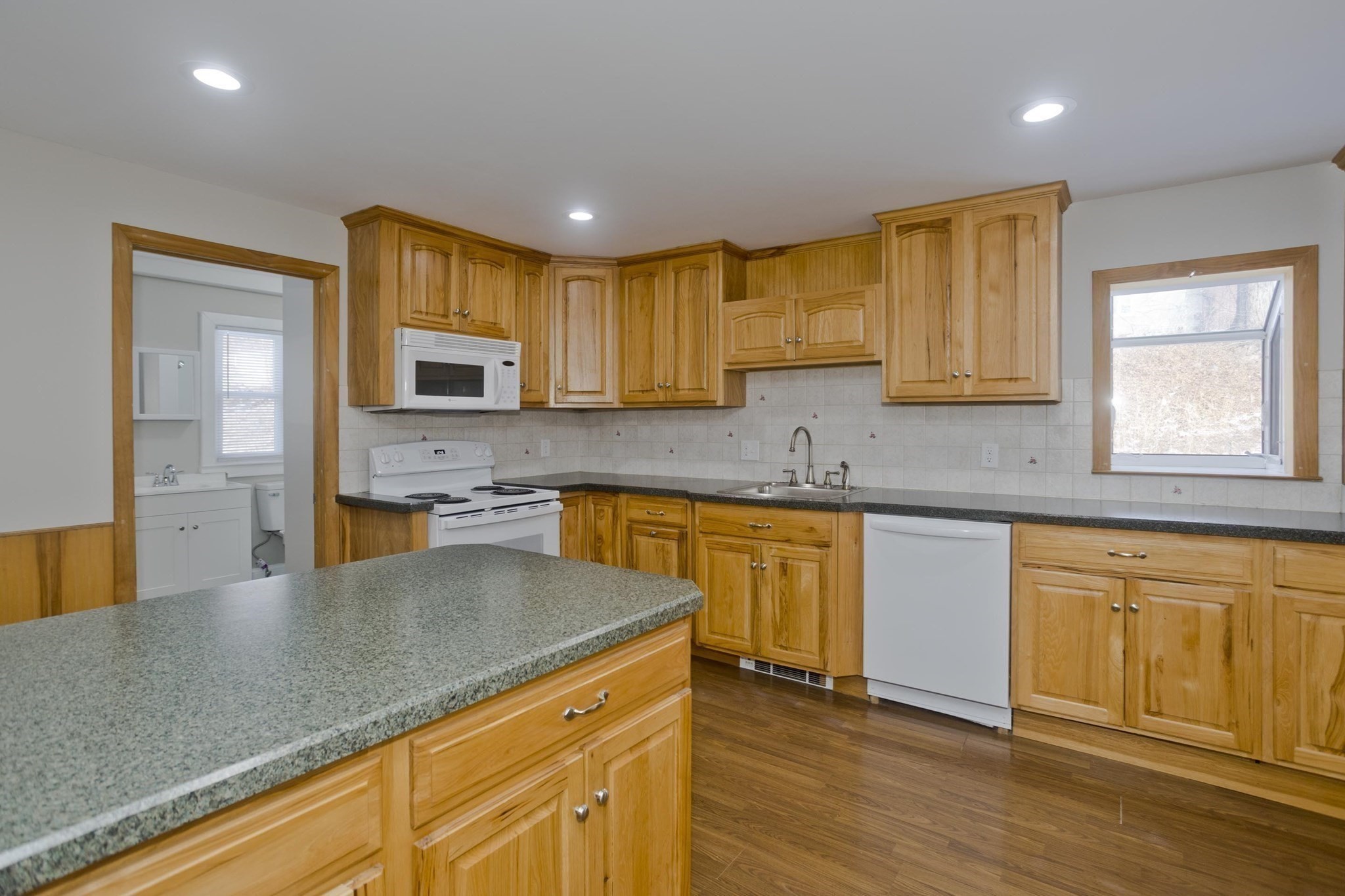 28 Miller St, Ludlow, MA 01056 - Image 3