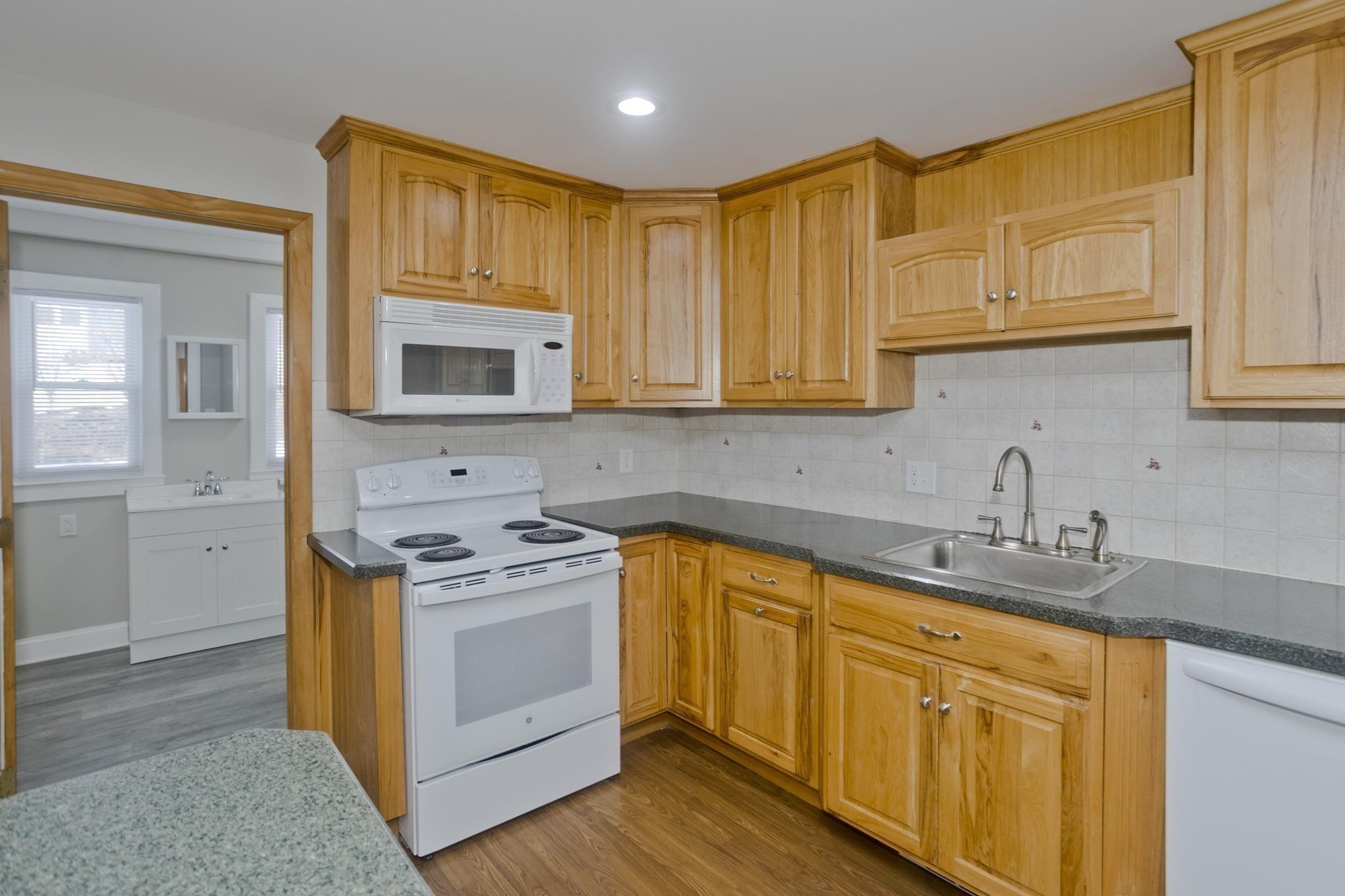 28 Miller St, Ludlow, MA 01056 - Image 5